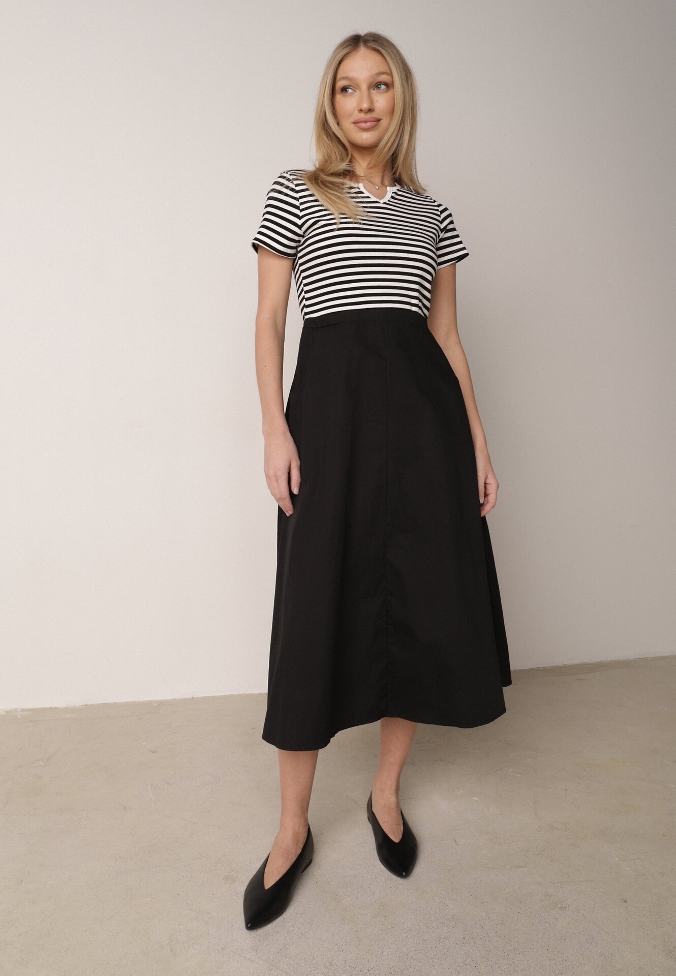 Rochie Evazată Alb-Negru din Bumbac care Imita Bluză cu Dungi și Fustă Chathusa