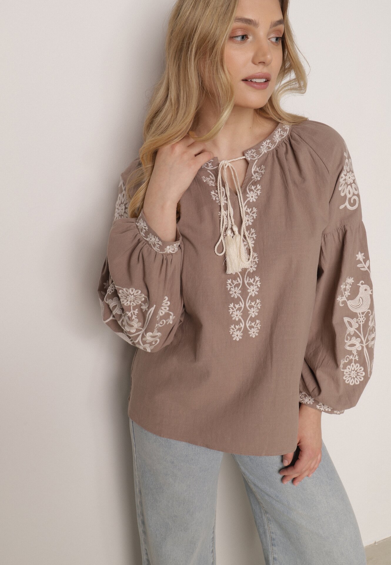 Bluză din bumbac bej Boho cu Broderie Decorativă și Șnur cu ciucuri Lamegenia