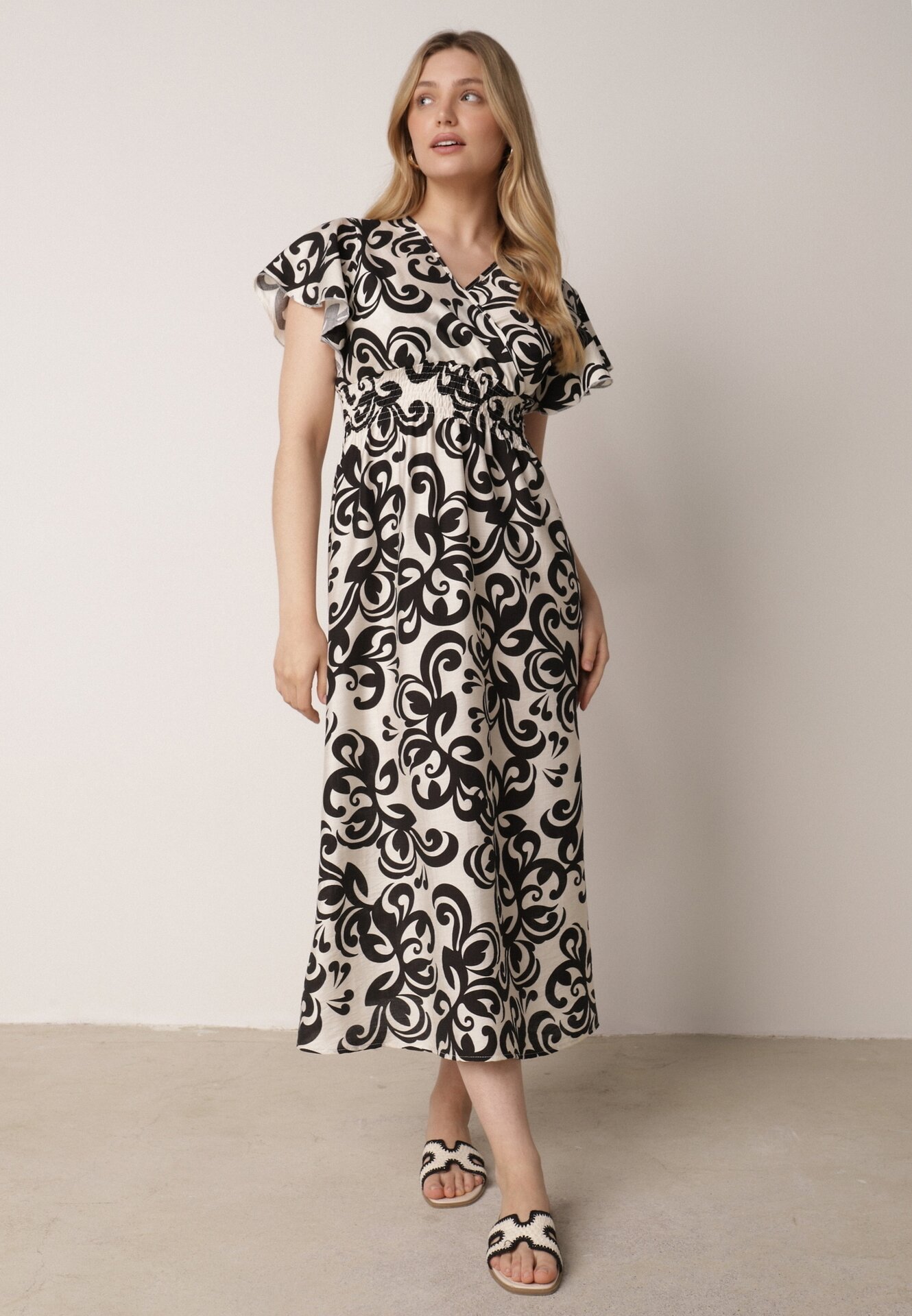 Rochie Neagră Viscoză cu Decolteu Petrecut și Benzi Elastice în Talie Shyraya