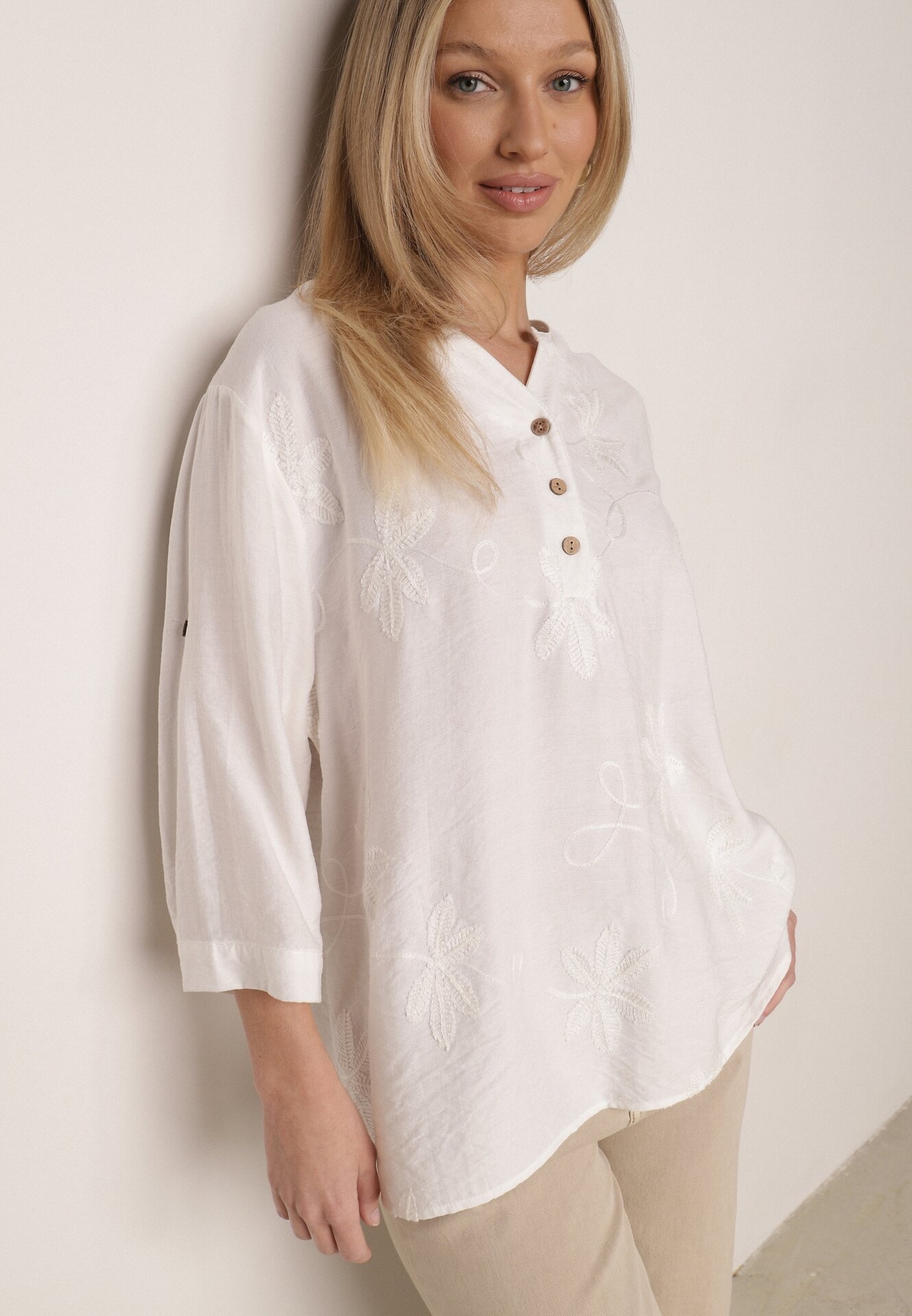 Cămașă Albă din Vâscoză cu Flori Brodate Sylimeine
