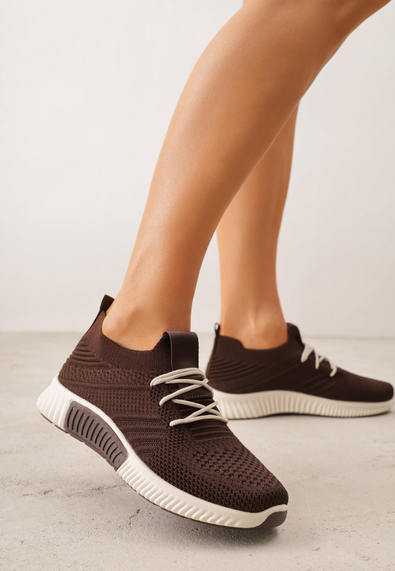 Sneakers maro cu fața elastică pe talpă cu reliefuri Adrapheia