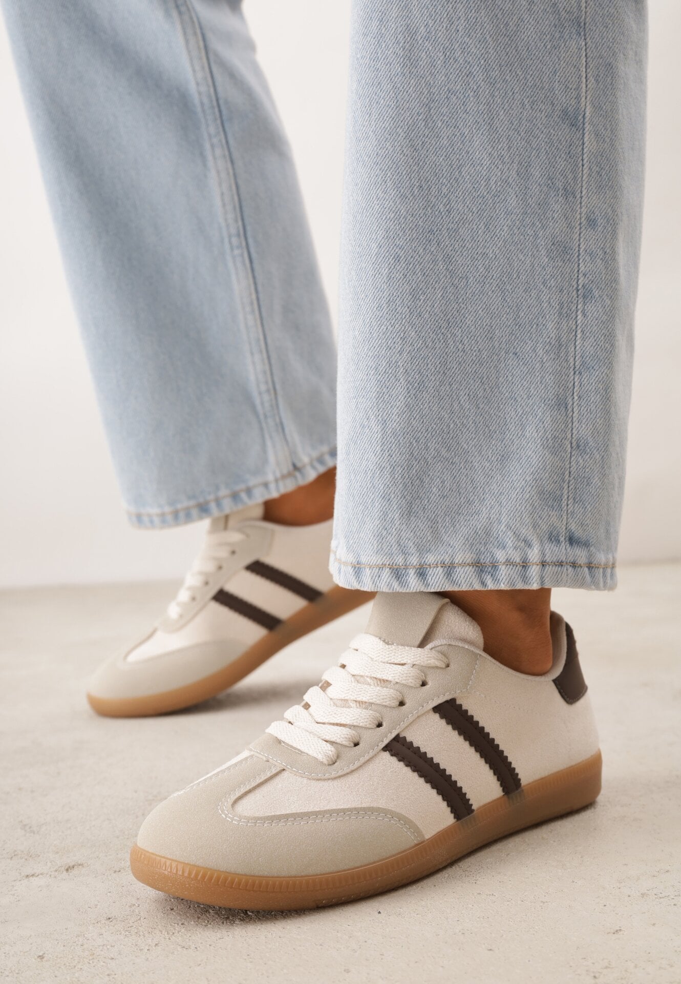 Sneakers Bej-Maro din Imitație de Antilopă cu Talpă Plată Memeriana