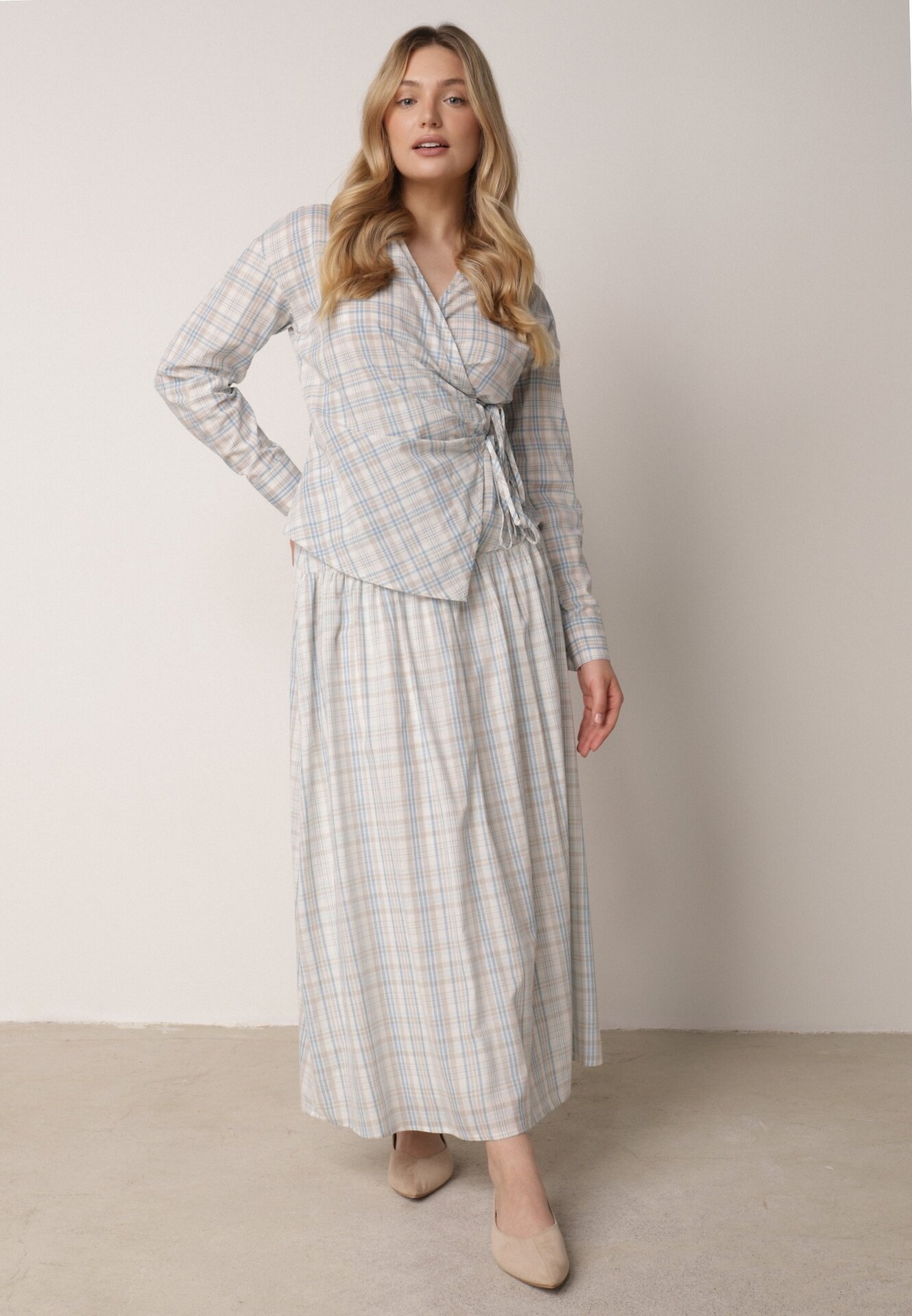 Compleu Albastru din Bumbac în carouri, Bluză petrecută cu cordon și Fustă cloș Alais