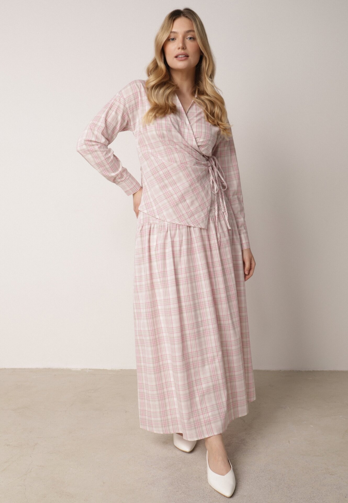 Cămașă Neagră din Viscoză cu Mânecă Scurtă cu Inserții Ajurate Kakara