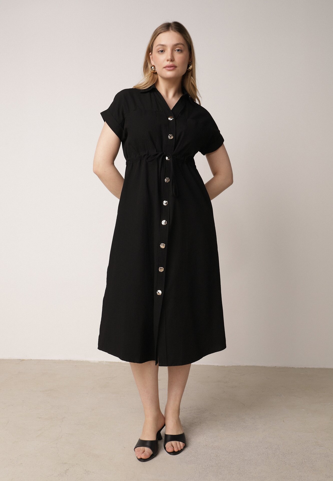 Rochie Neagră tip cămașă din bumbac și vâscoză cu nasturi decorativi Parranes