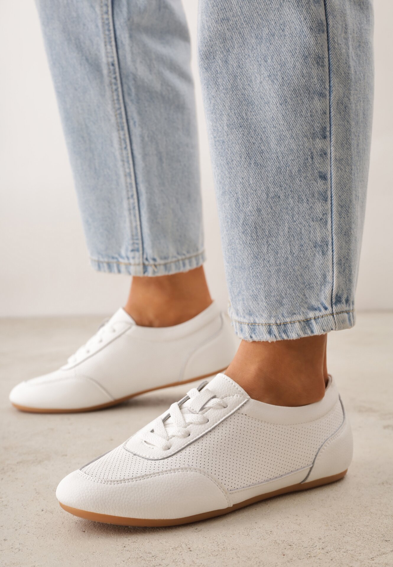 Adidași Albi Perforați din Piele intoarsă naturală cu Branț din piele Mezlea