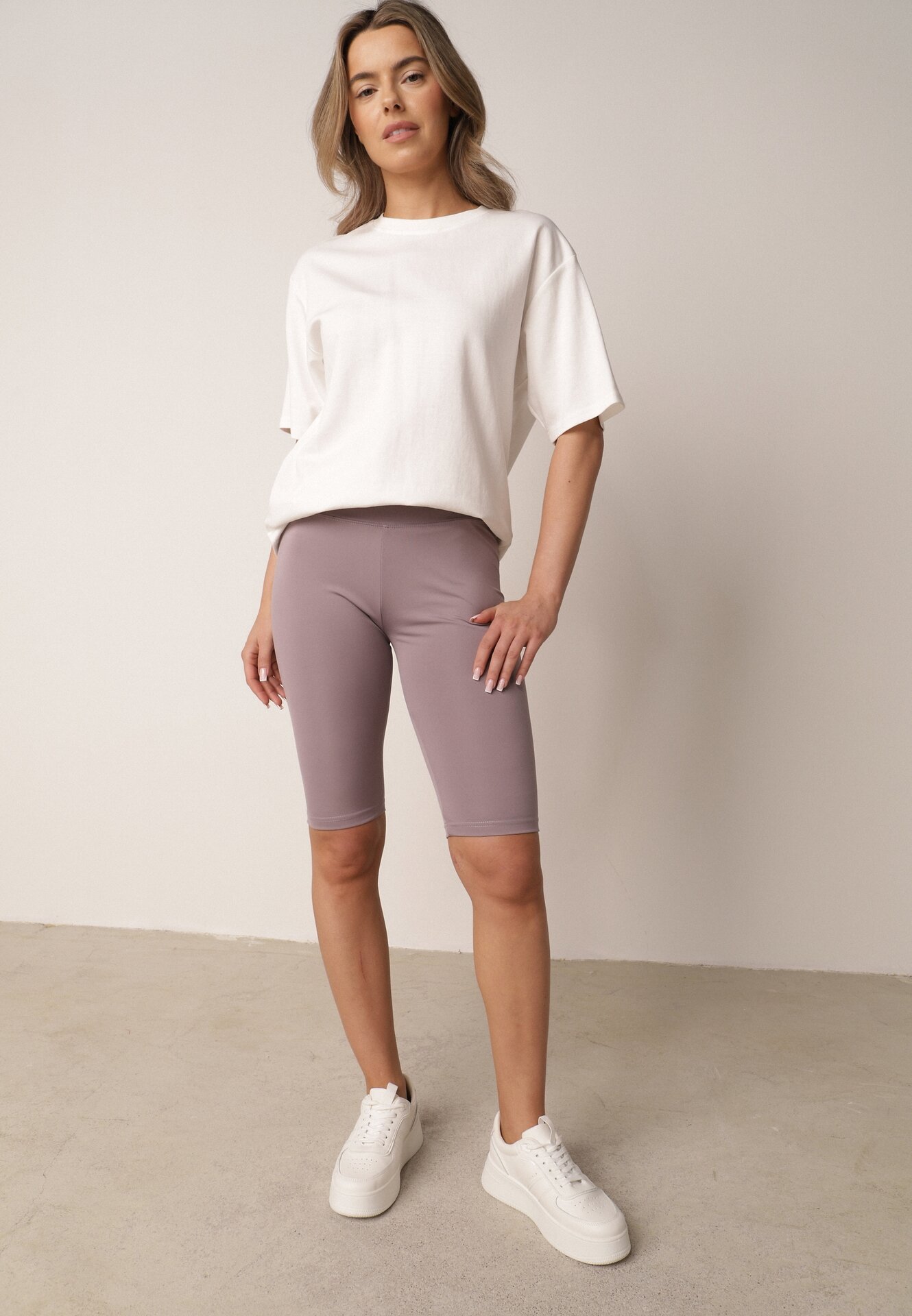 Pantaloni scurți Mov deschis