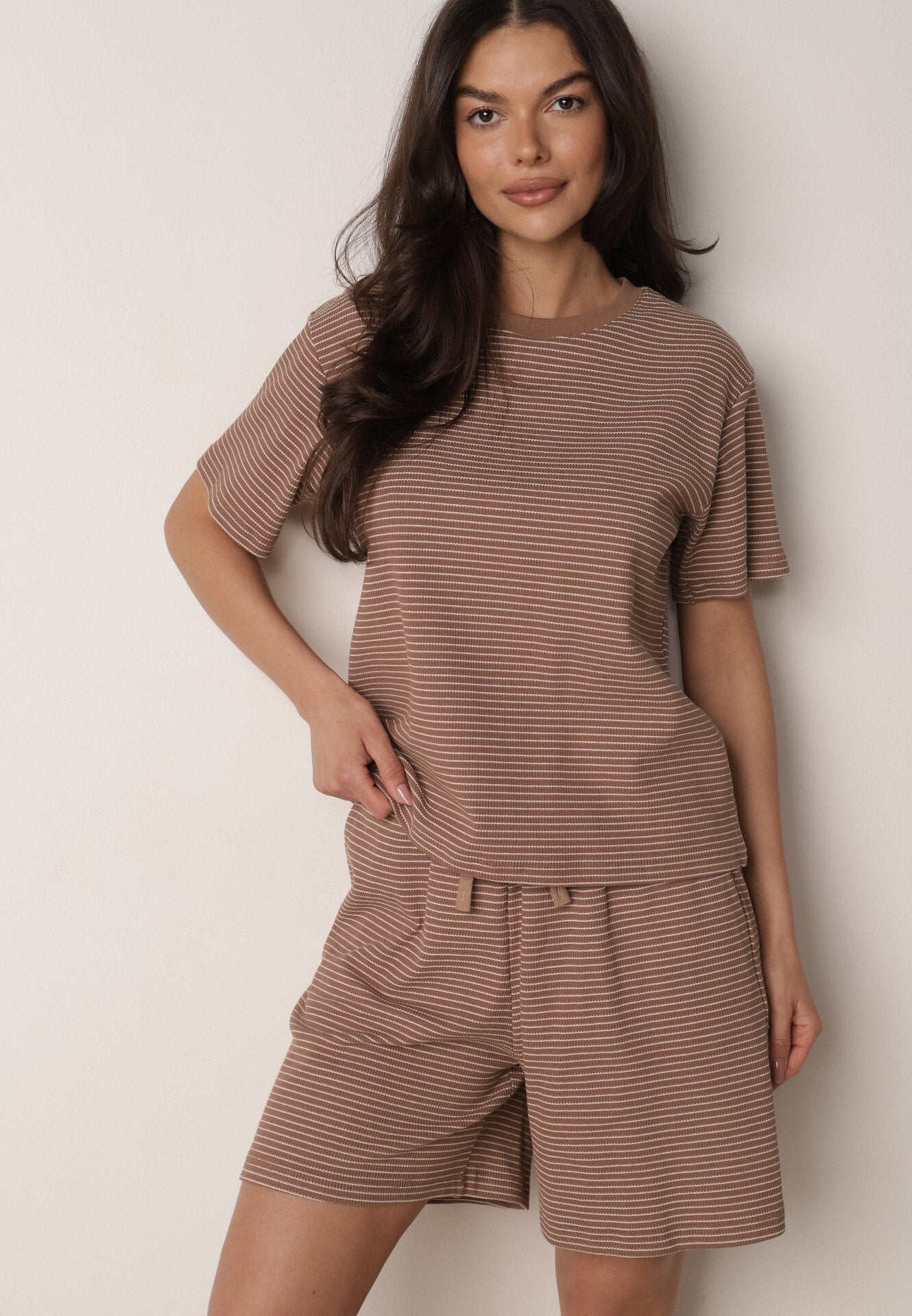 Pantaloni scurți Maro