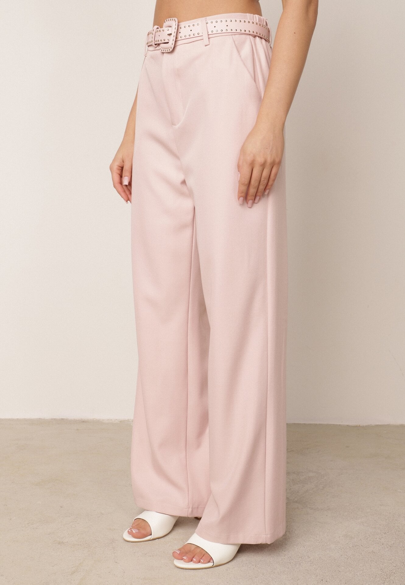 Pantaloni de costum largi cu curea și cataramă pătrată Khlorile Roz