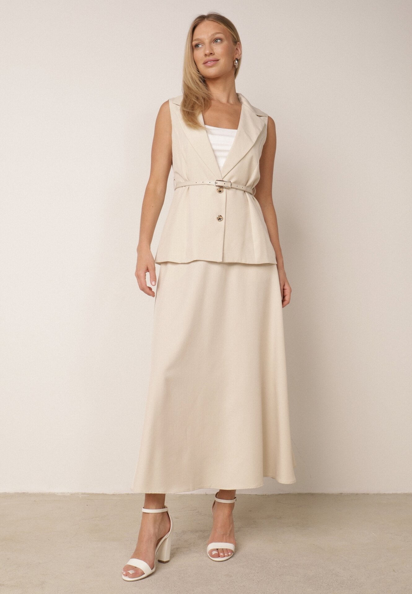 Set elegant în stil de costum cu fustă trapez lungă și vestă cu guler și curea Pentha Bej deschis