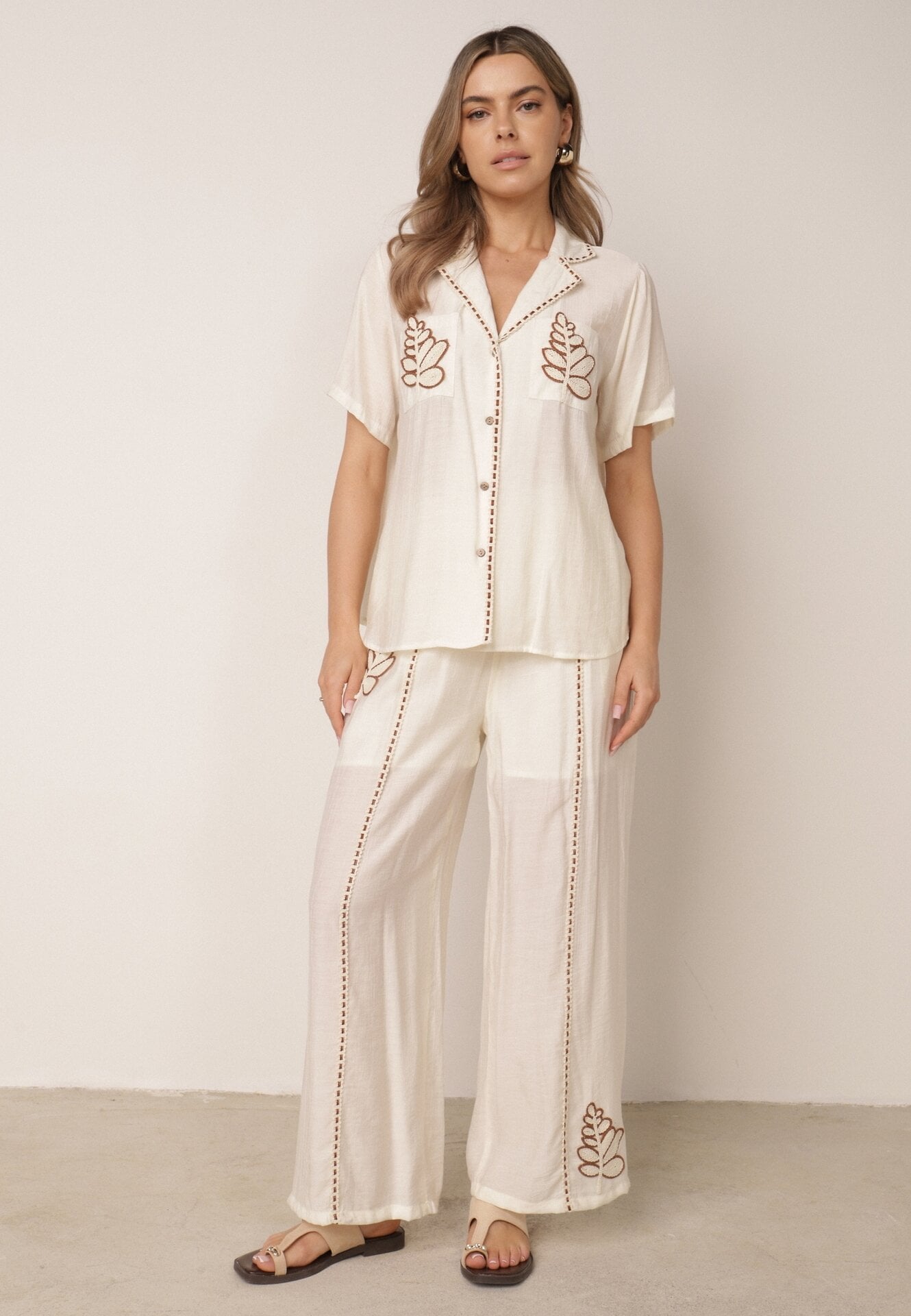 Set de vară din viscoză, cămașă și pantaloni cu aplicații croșetate Prisesa Bej deschis