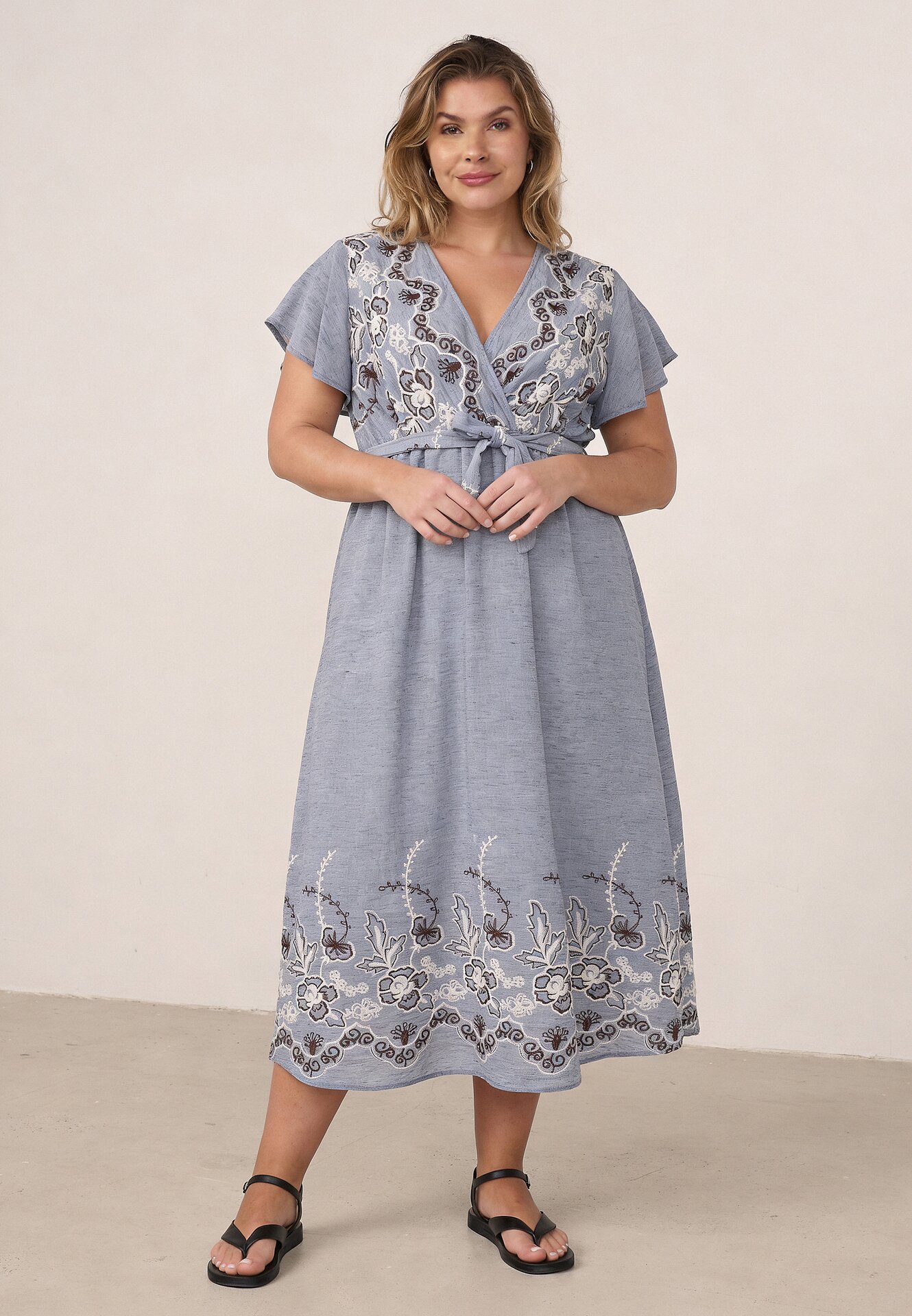 Rochie petrecută din viscoză, decorată cu broderie și curea tip cravată Tasenea Albastră