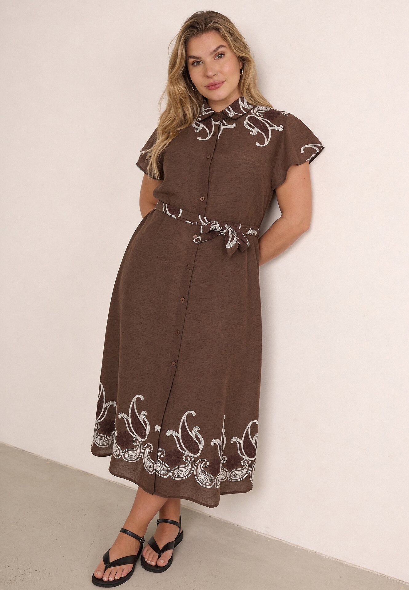 Rochie cămașă evazată din vâscoză cu broderie și curea tip cravată Adellis Maro