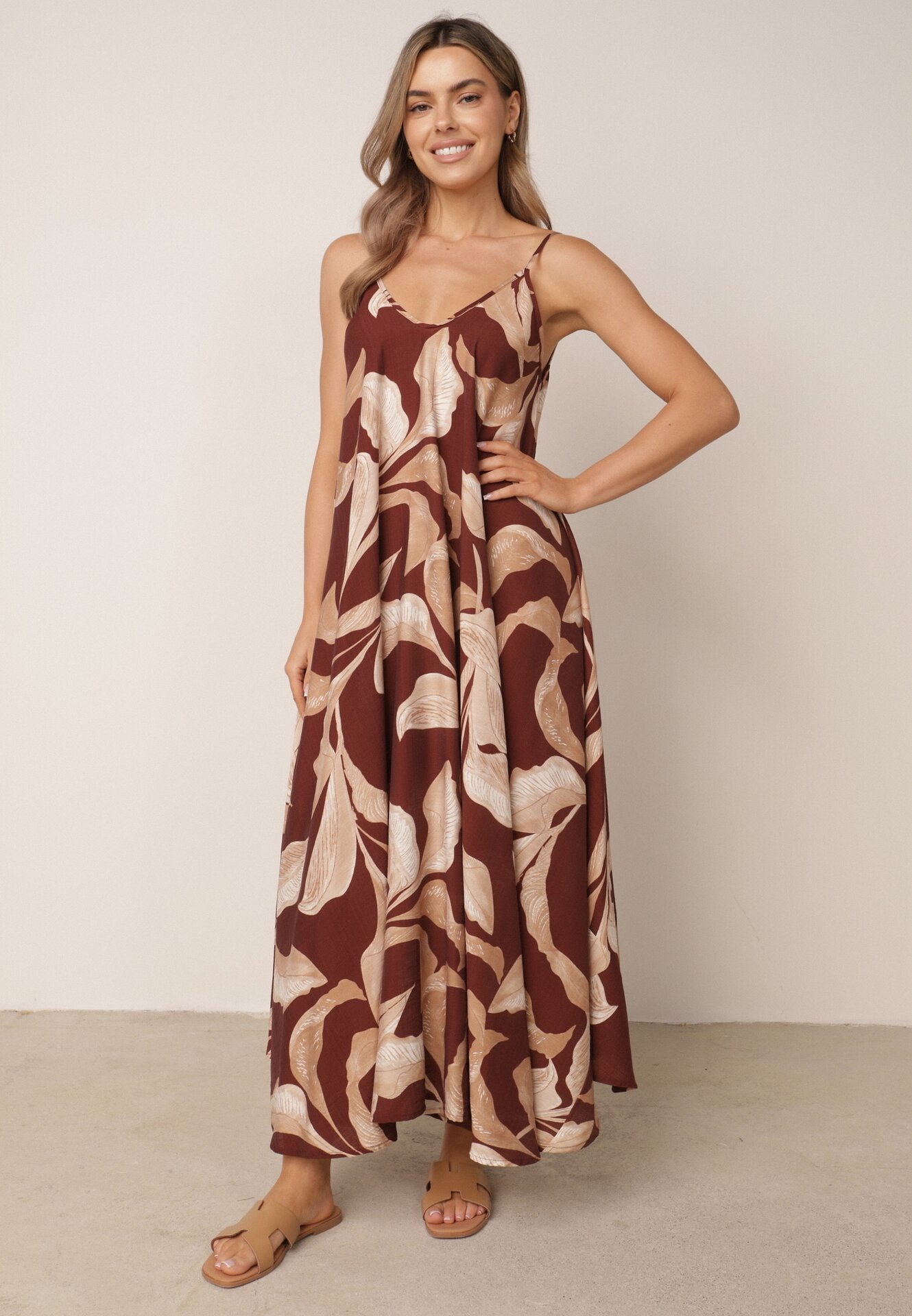 Rochie evazată din vâscoză cu bretele, cu model vegetal Yorenne Maro
