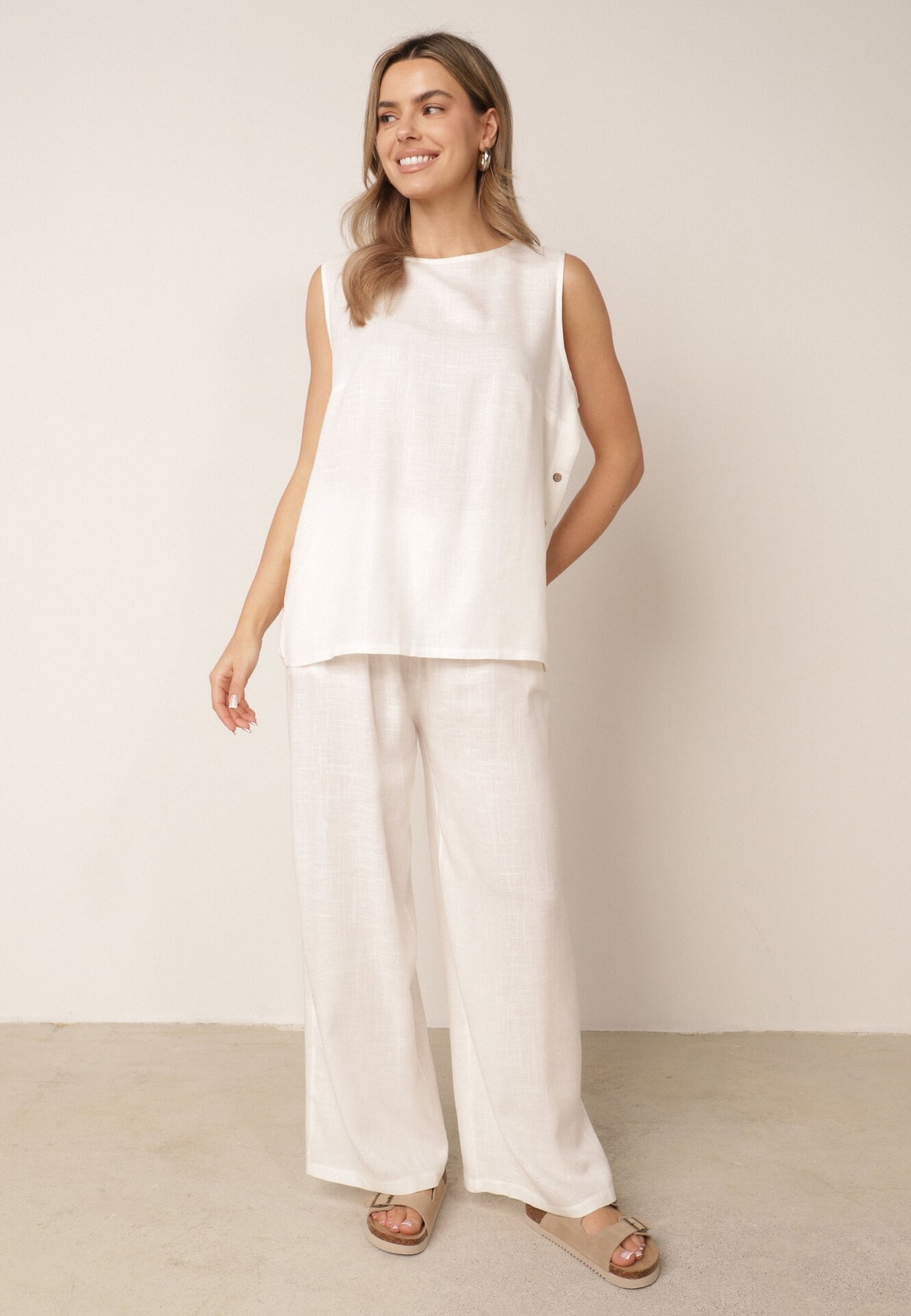 Set minimalist din vâscoză și in, bluză fără mâneci și pantaloni Lareia Alb