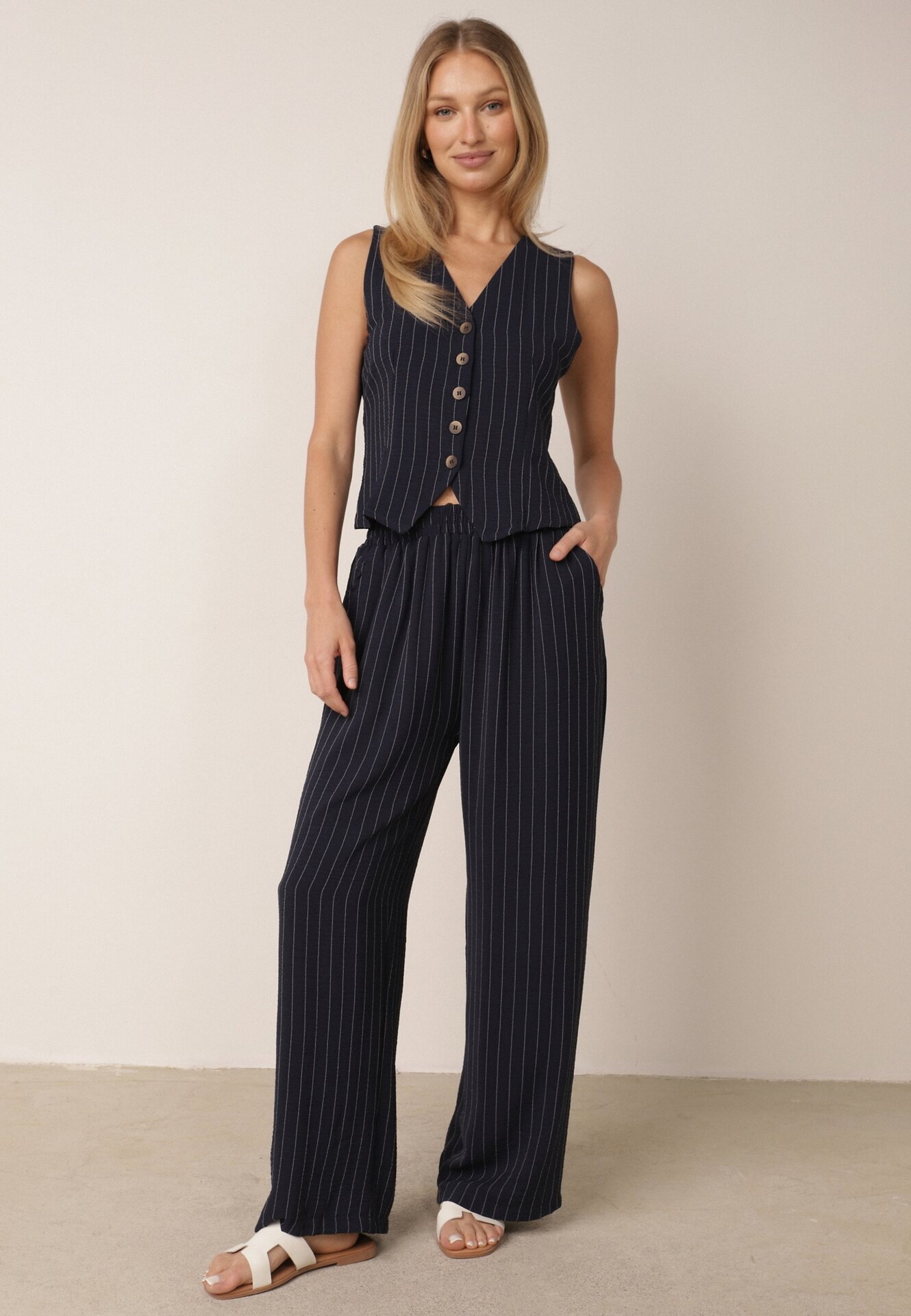Compleu de costum de vară din viscoză cu dungi: vestă și pantaloni Paneris Bleumarin