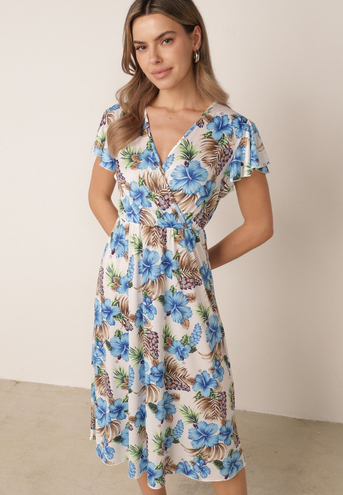 Rochie din vâscoză cu elastic în talie și decolteu petrecut cu flori Gloroene Albastră