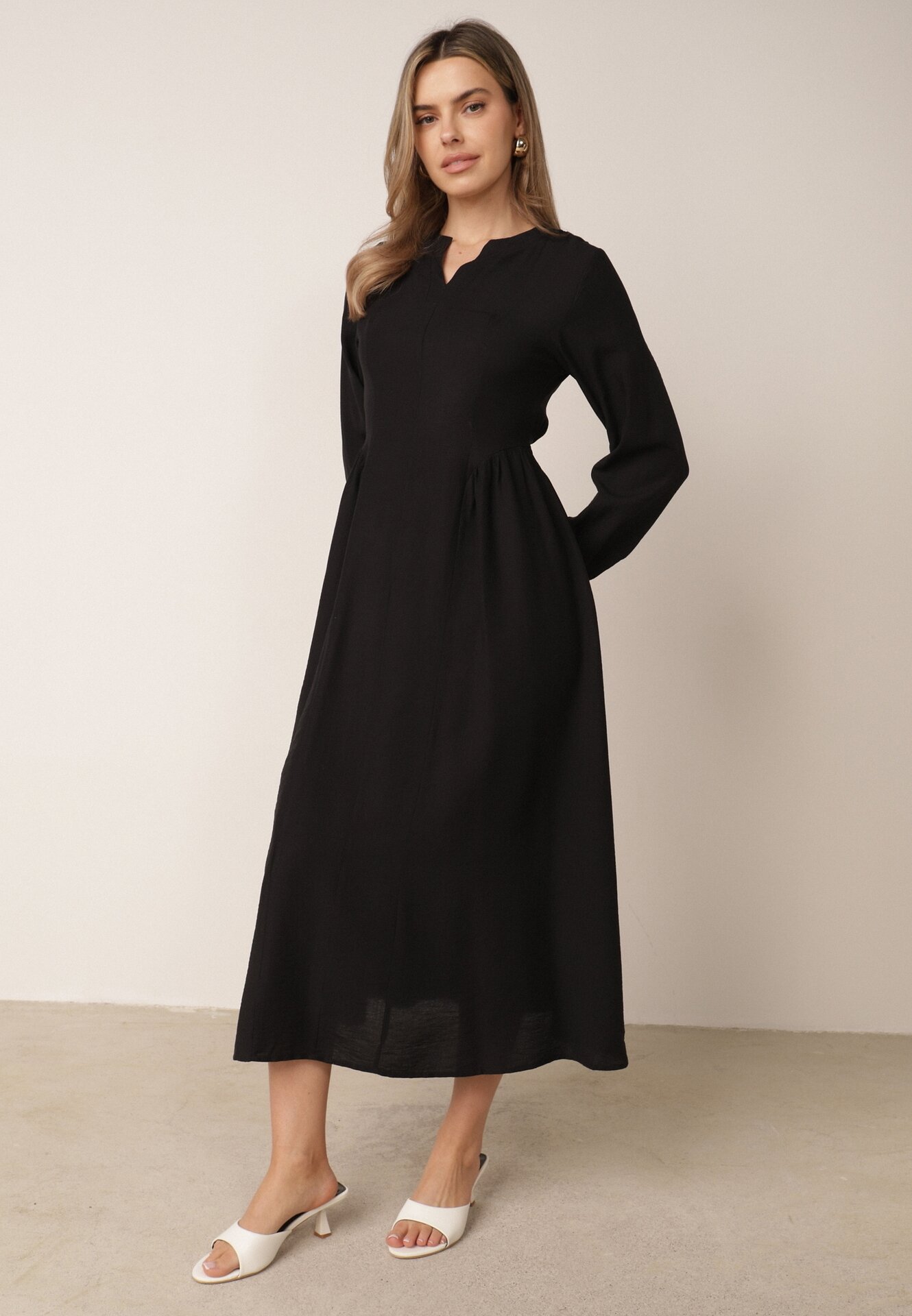 Rochie minimalistă din vâscoză, evazată, cu tip cravată Ampia Neagră