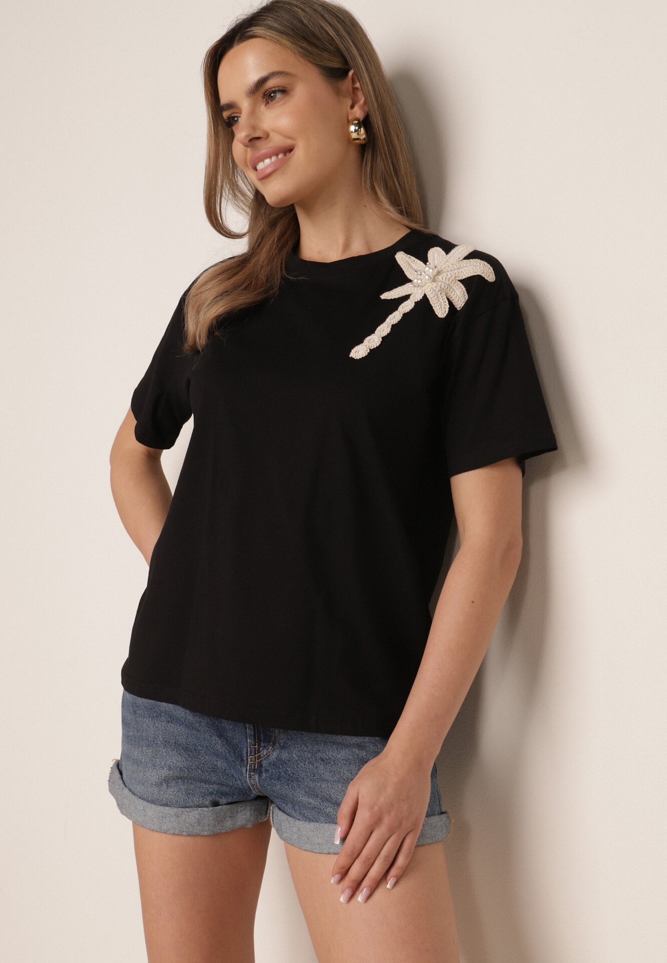 T-shirt din bumbac cu aplicație decorativă din perle și zirconii Haidea Negru