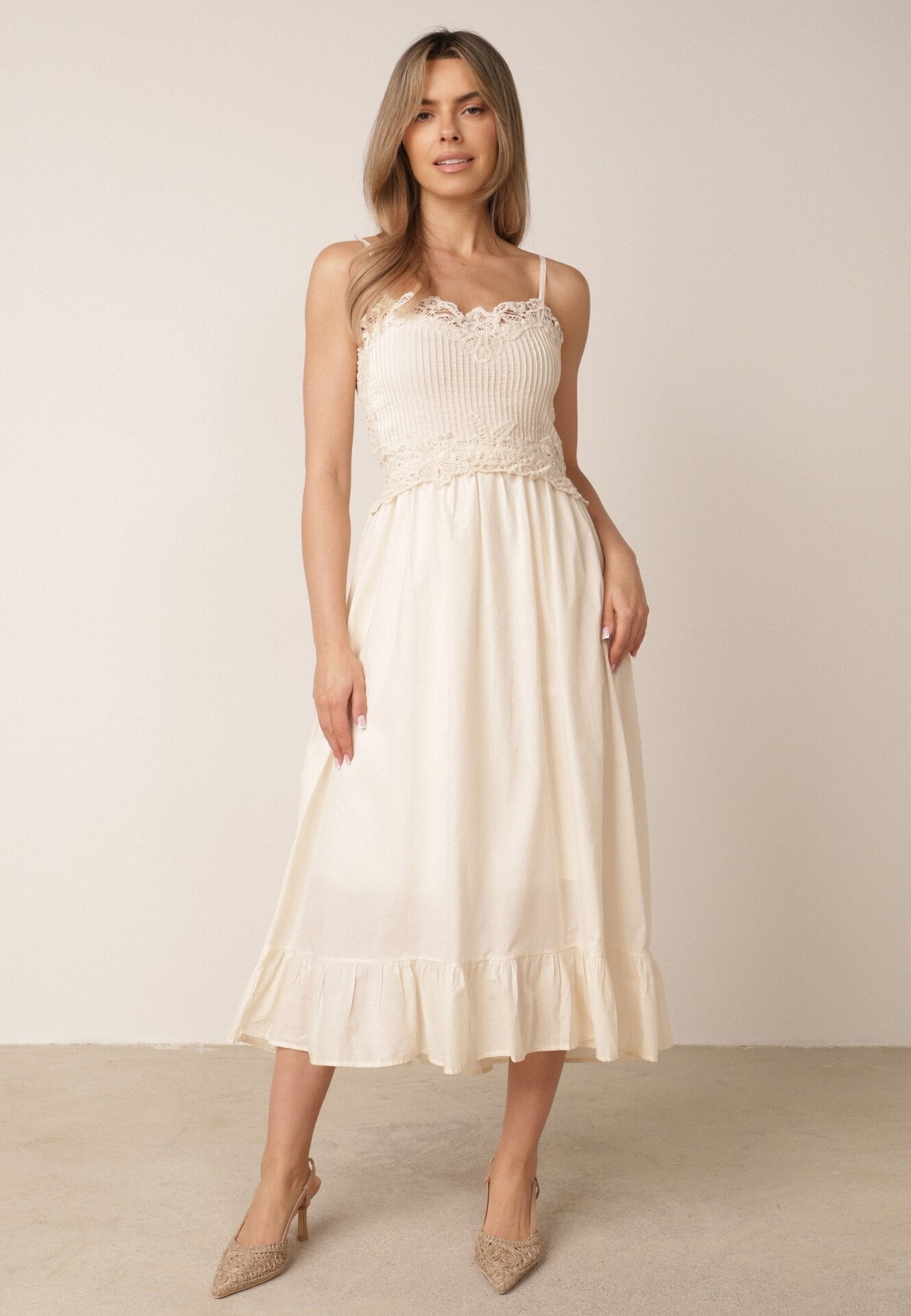 Rochie de vară din bumbac pe bretele, decorată cu broderie din dantelă Egotea Bej
