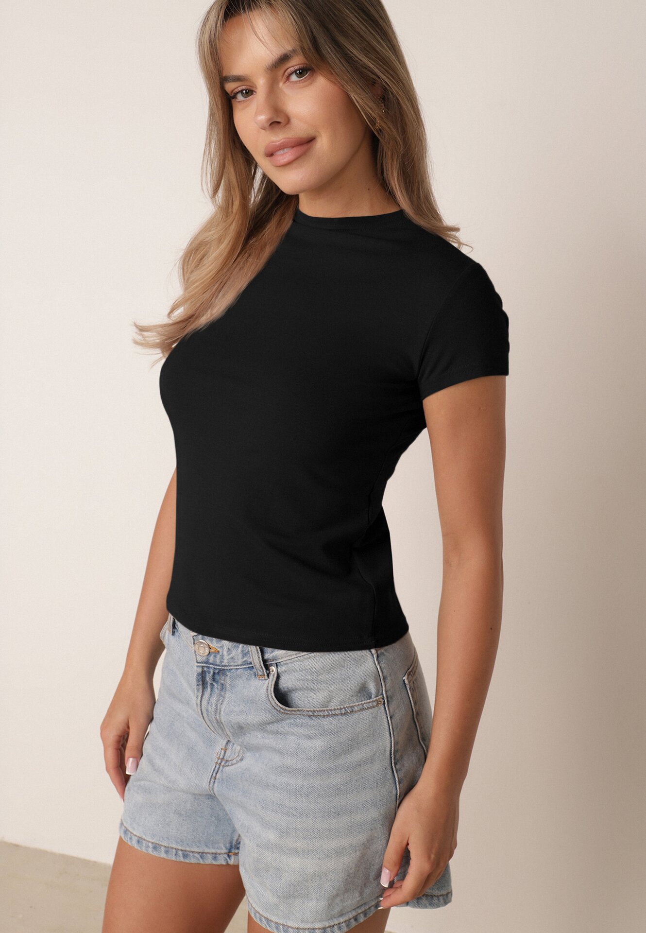 T-shirt simplu din viscoză cu guler tip tunică în stil minimalist Deleus Negru