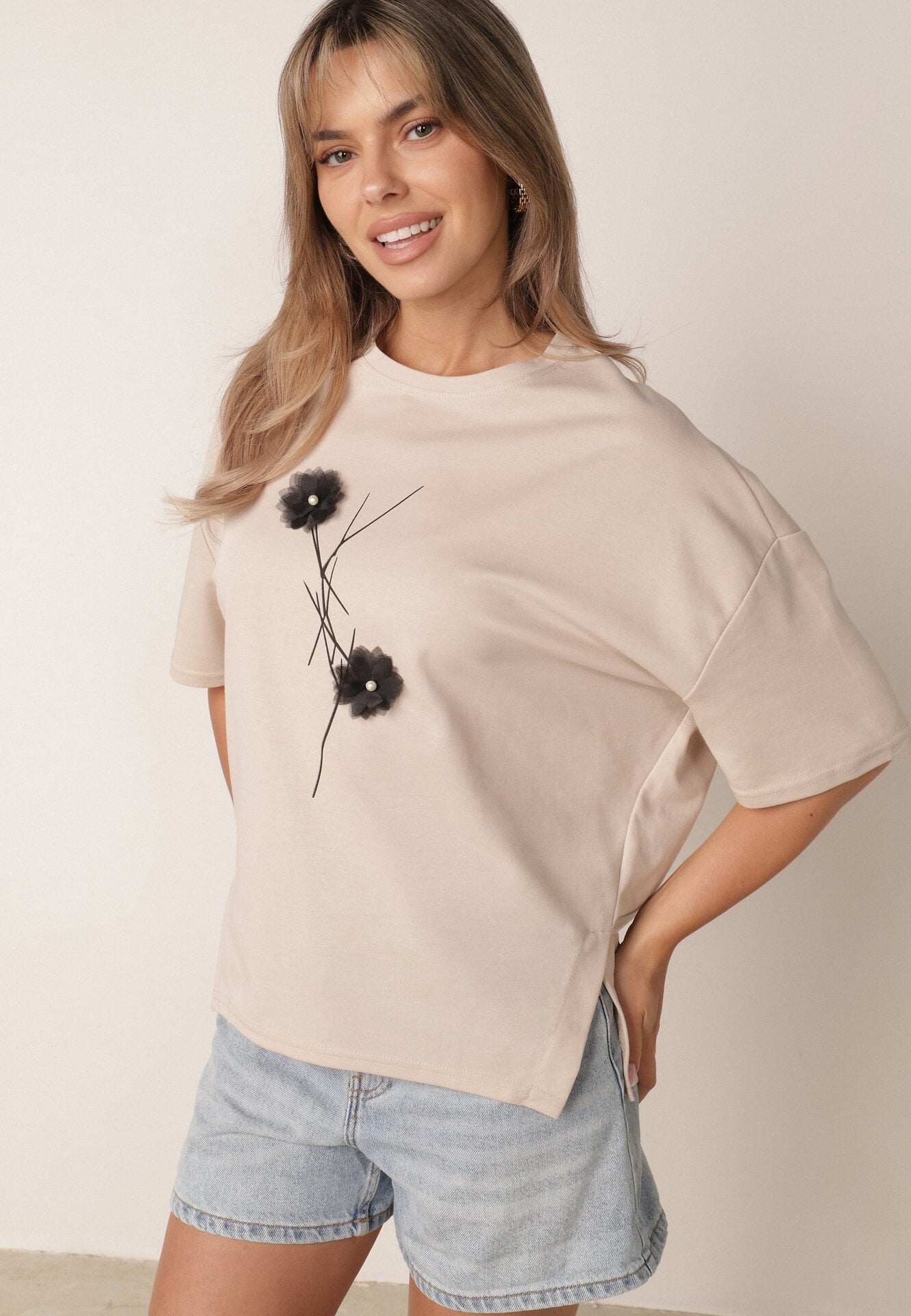 T-shirt din viscoză cu mărgele și flori 3D Rossalie Bej deschis