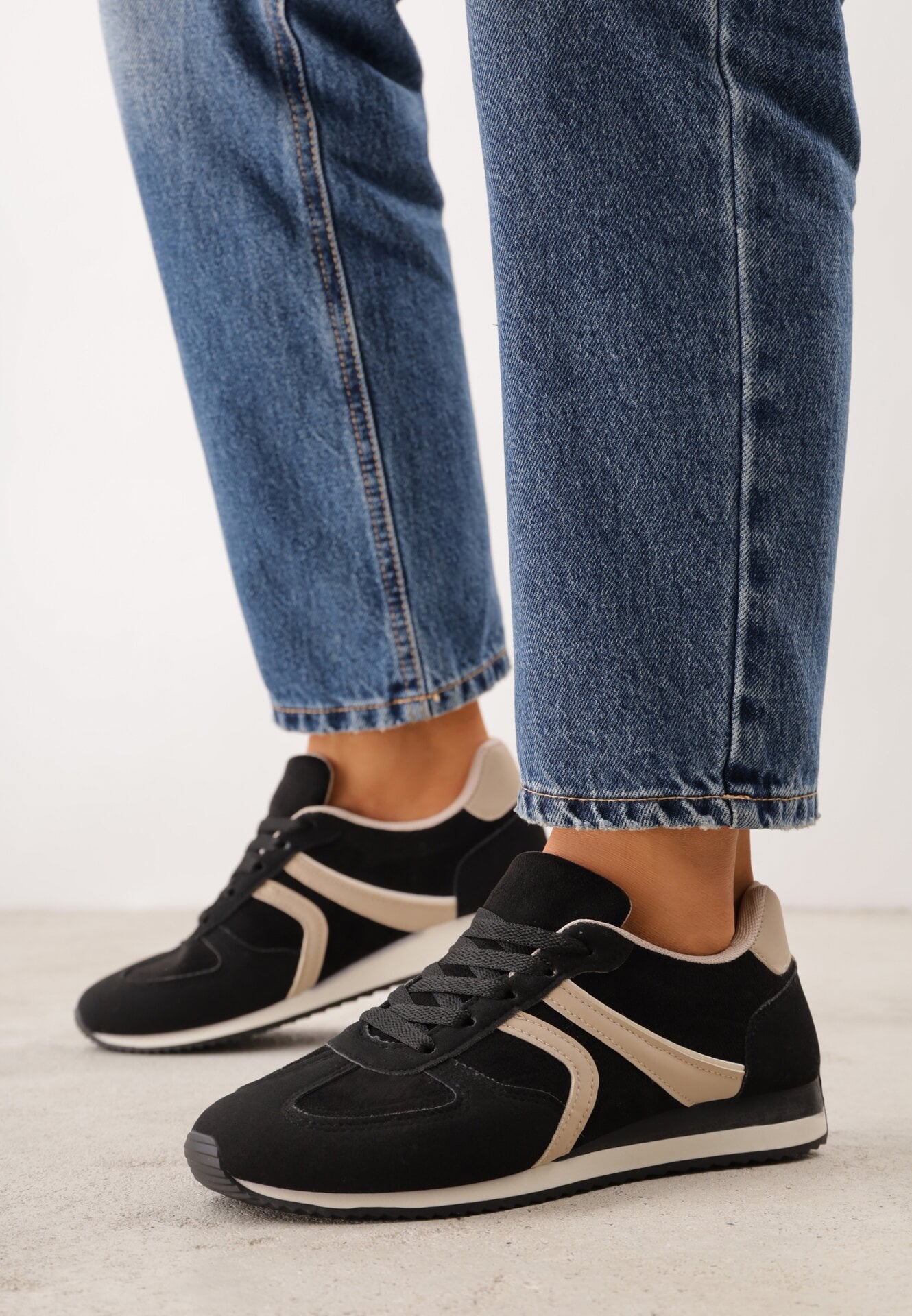 Sneakers sport din imitație de piele întoarsă cu inserții geometrice Shanoom Negri