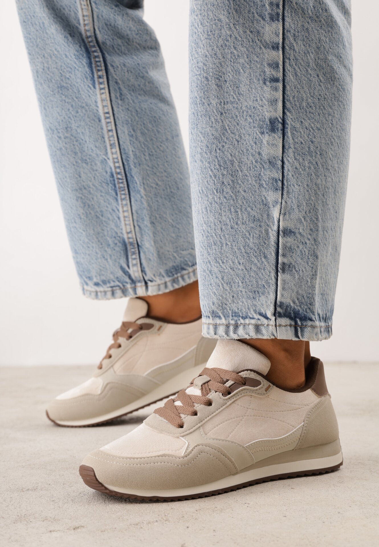 Sneakers casuale din imitație de piele întoarsă cu talpă profilată Alevtina Bej