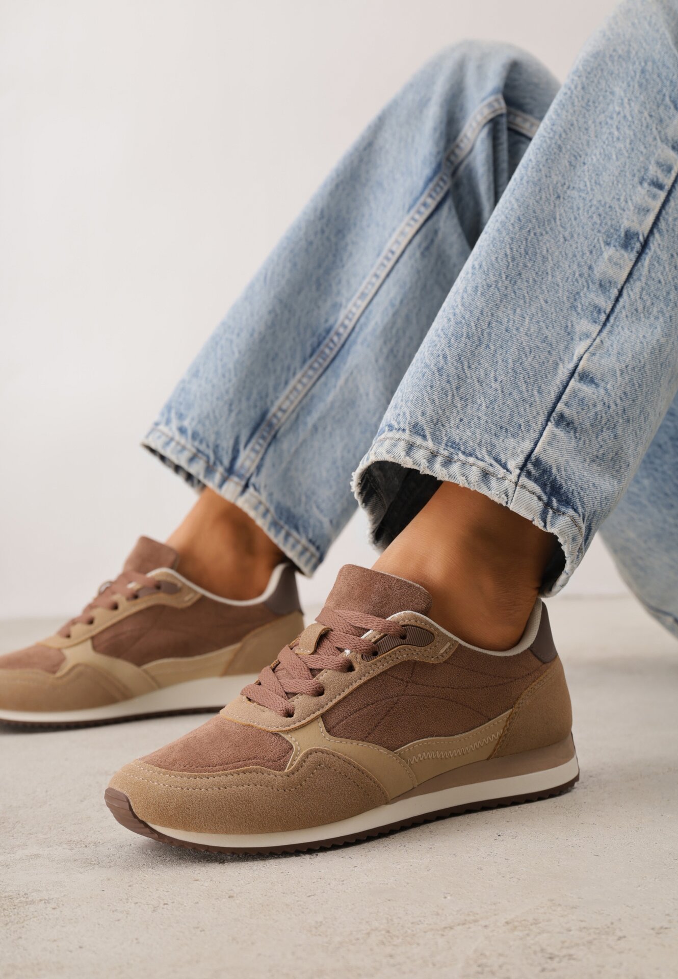 Sneakers casuale din imitație de piele întoarsă cu talpă profilată Alevtina Bej închis