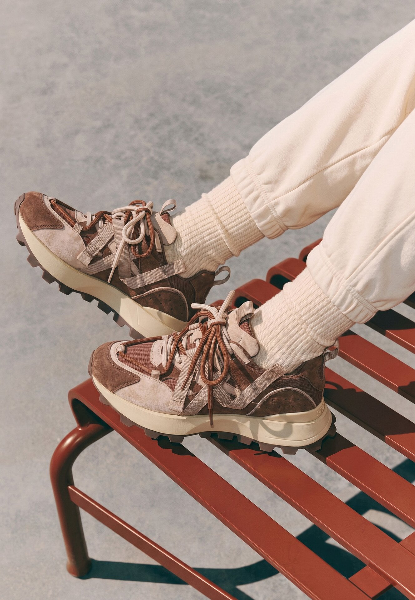 Sneakers din piele întoarsă naturală cu șireturi, pe talpă cu profil Nisu Bej