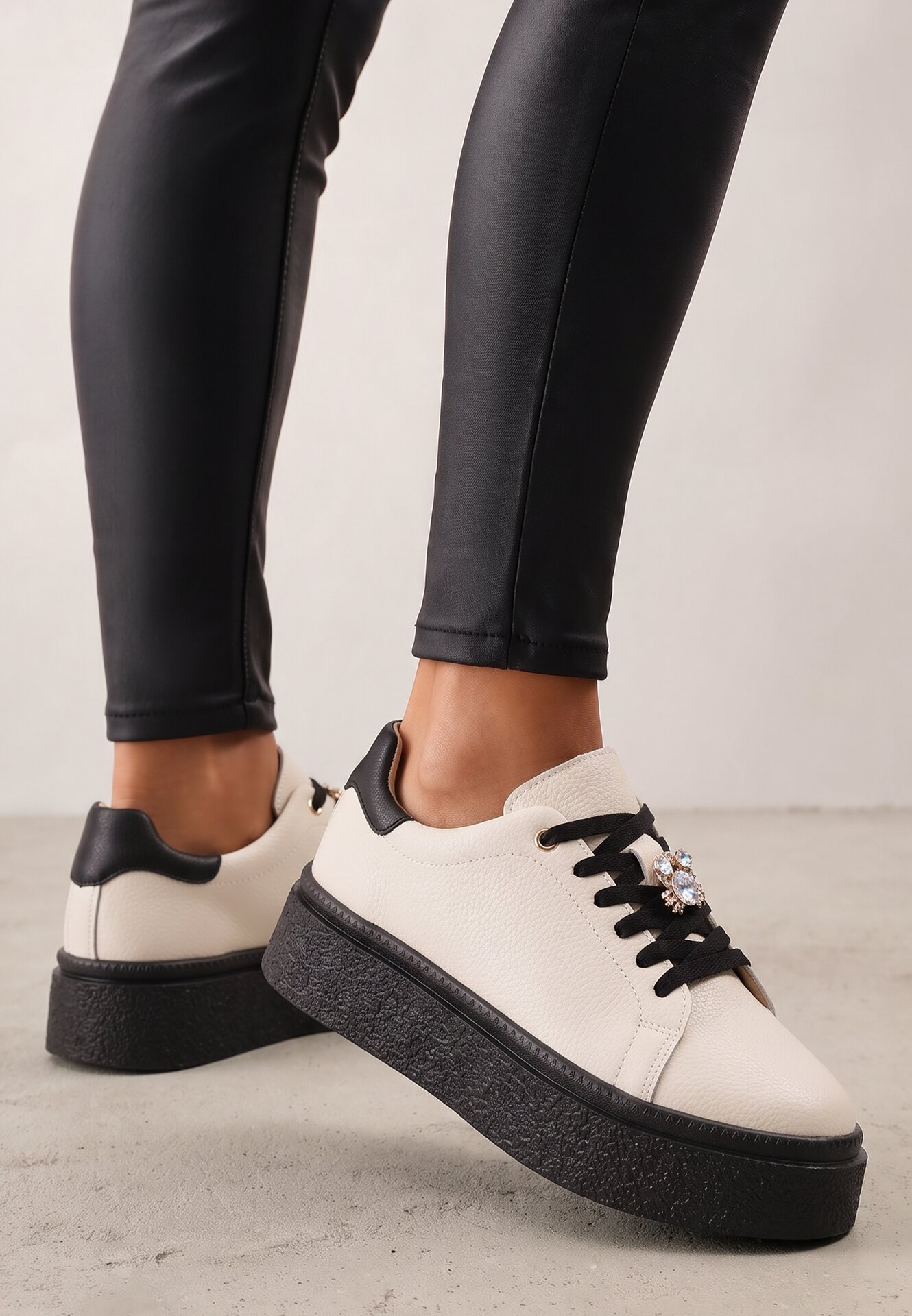Sneakers din piele Basic cu talpă groasă și aplicație bijuterie Rille Bej cu negru