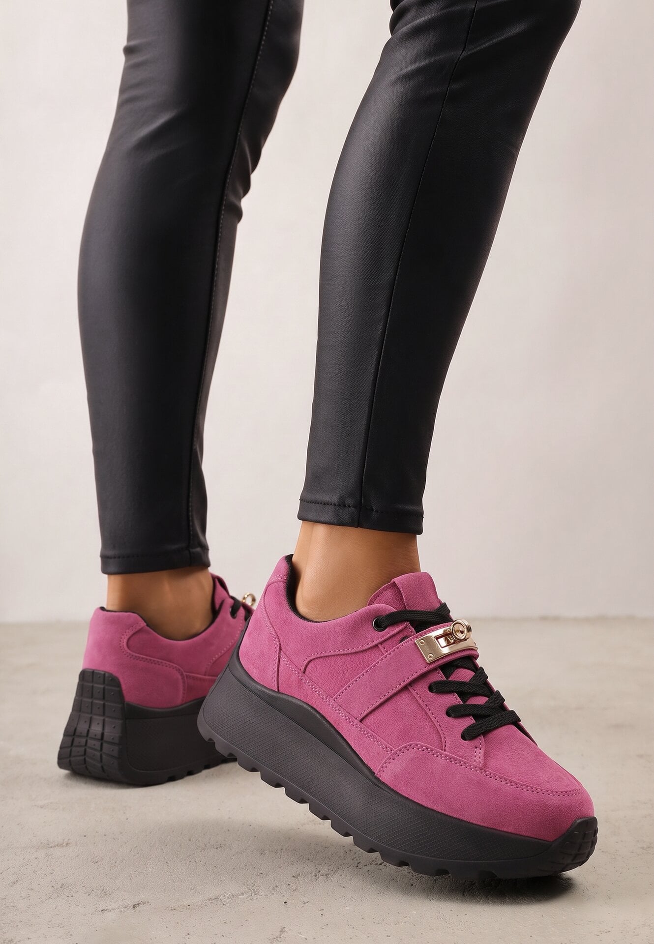 Sneakers din piele pe talpă groasă cu curea și închidere metalică Cirmia Mov
