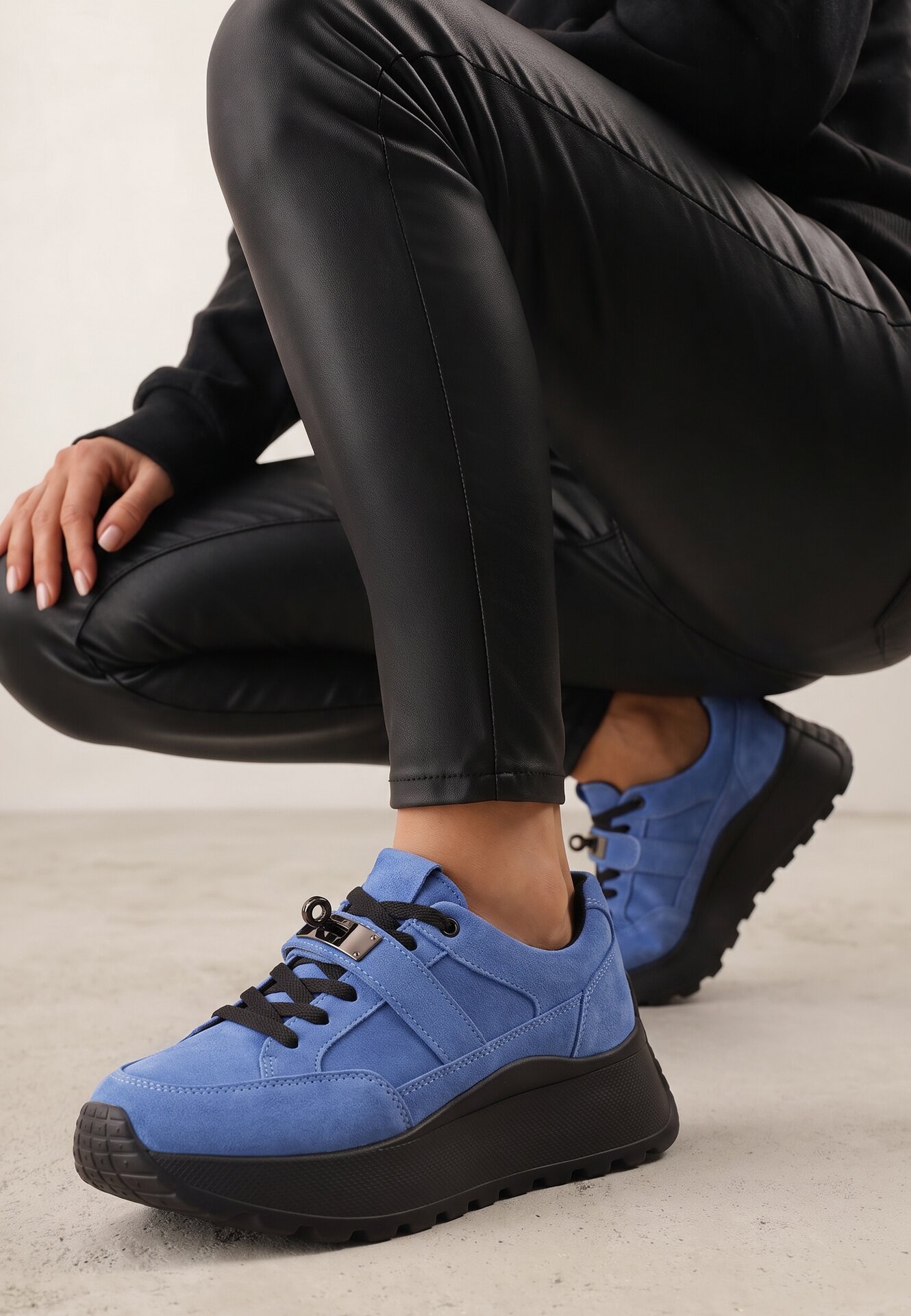 Sneakers din piele pe talpă groasă cu curea și închidere metalică Cirmia Albaștri