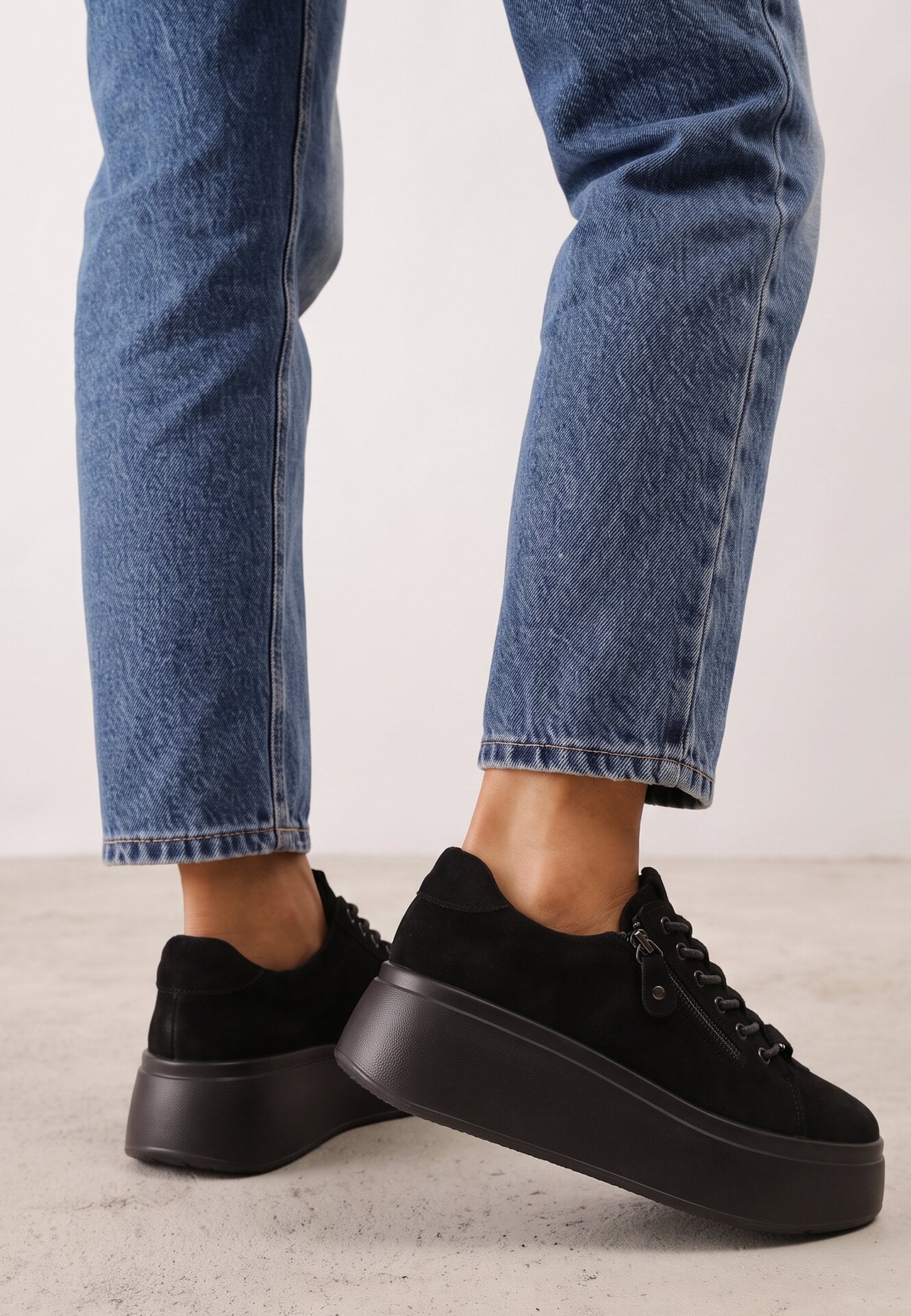 Sneakers din piele întoarsă pe talpă groasă, decorate cu fermoar Belko Negri