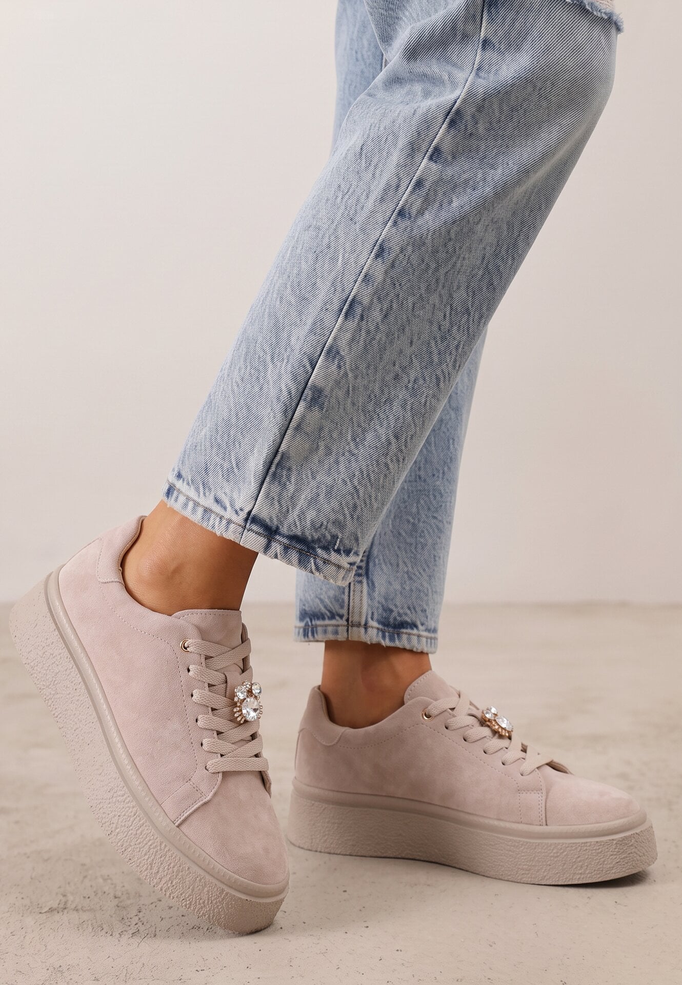 Sneakers pe talpă groasă din piele întoarsă naturală cu strasuri Nehi Bej Bej Bej închis