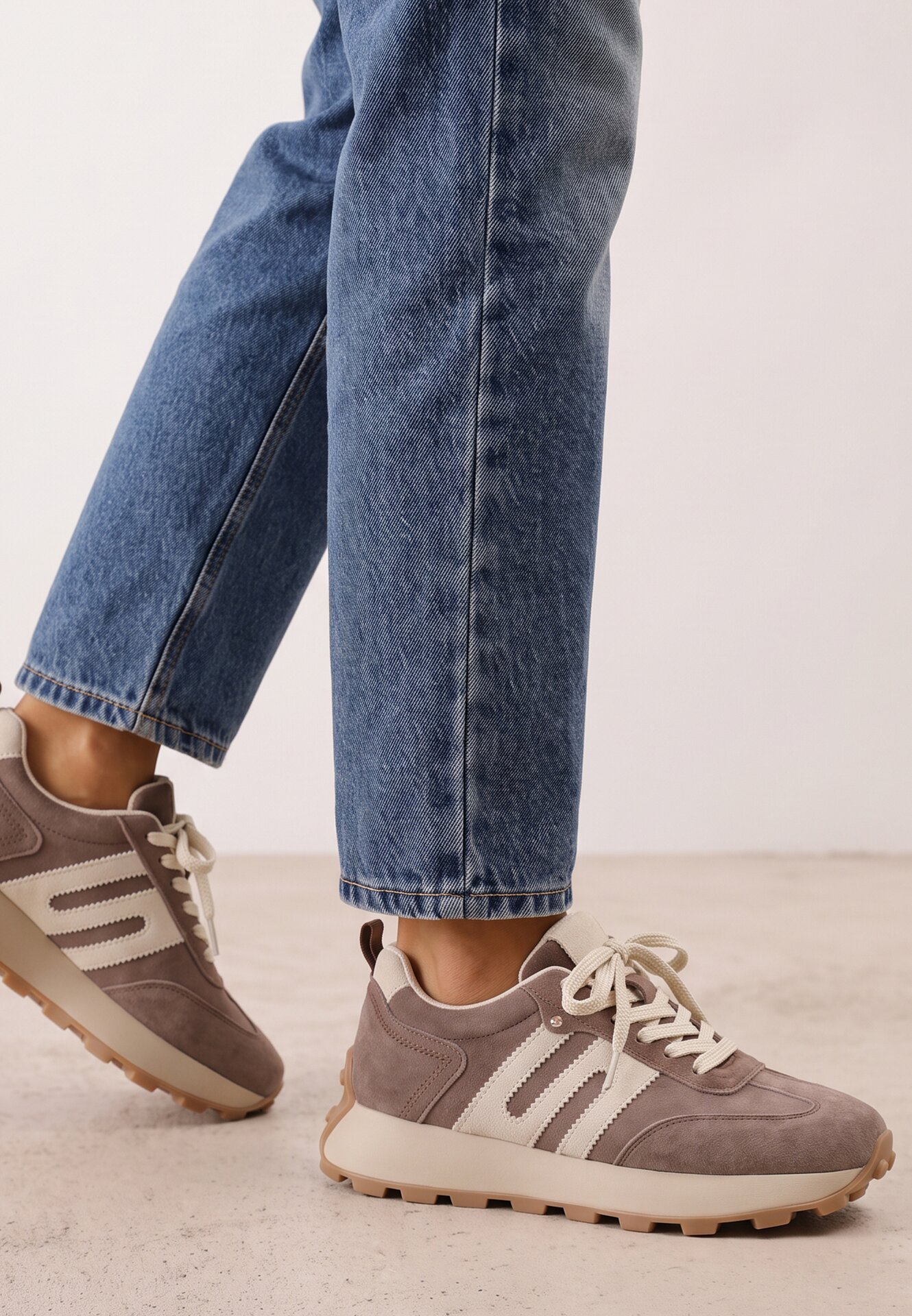 Sneakers din piele naturală de căprioară cu cusături decorative Maliess Maro închis