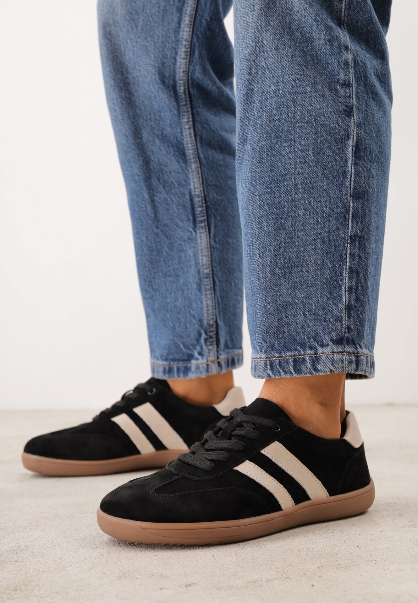 Sneakers din piele cu vârf lat în stilul pantofilor de tenis Zaye Negri