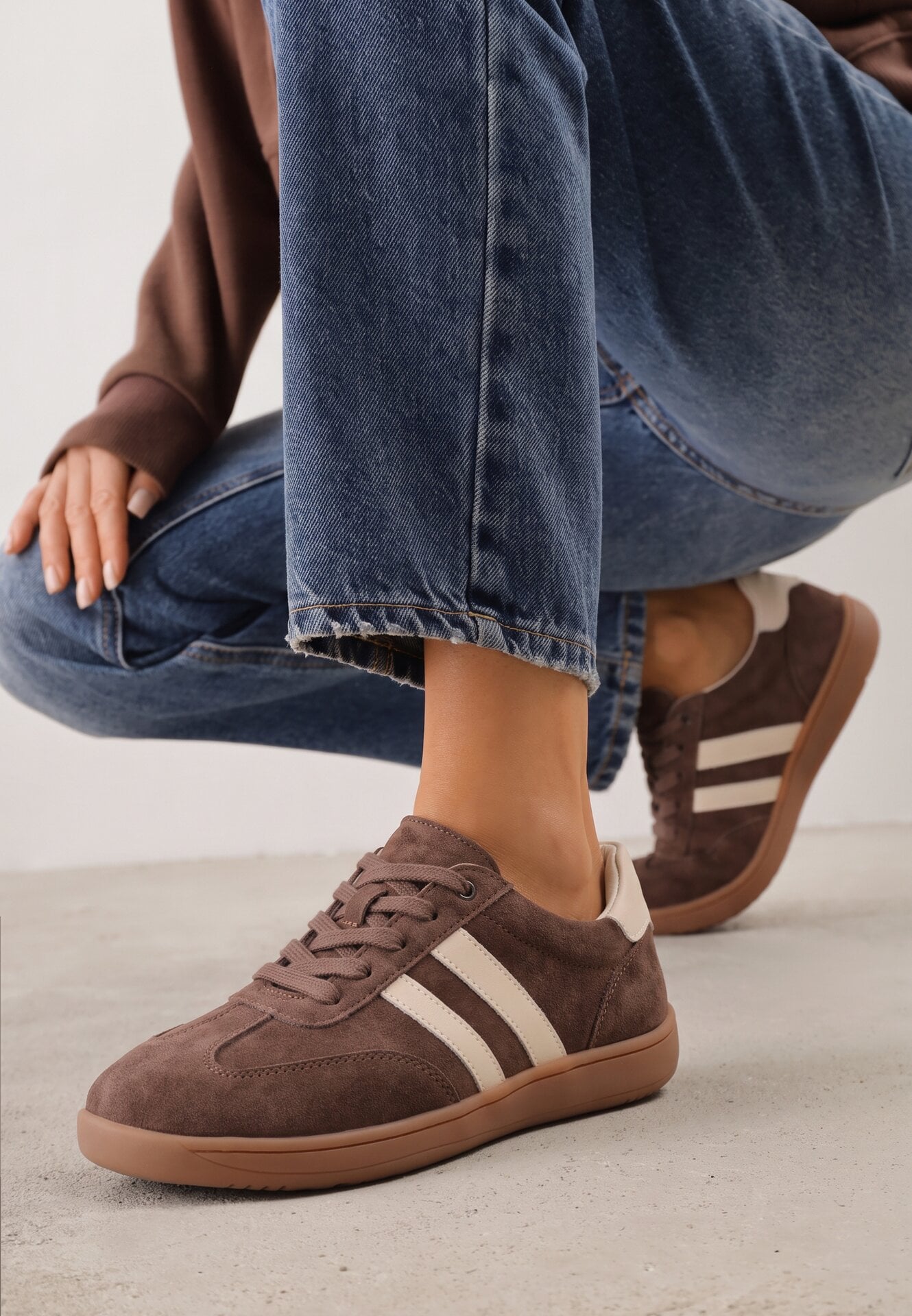 Sneakers din piele cu vârf lat în stilul pantofilor de tenis Zaye Maro