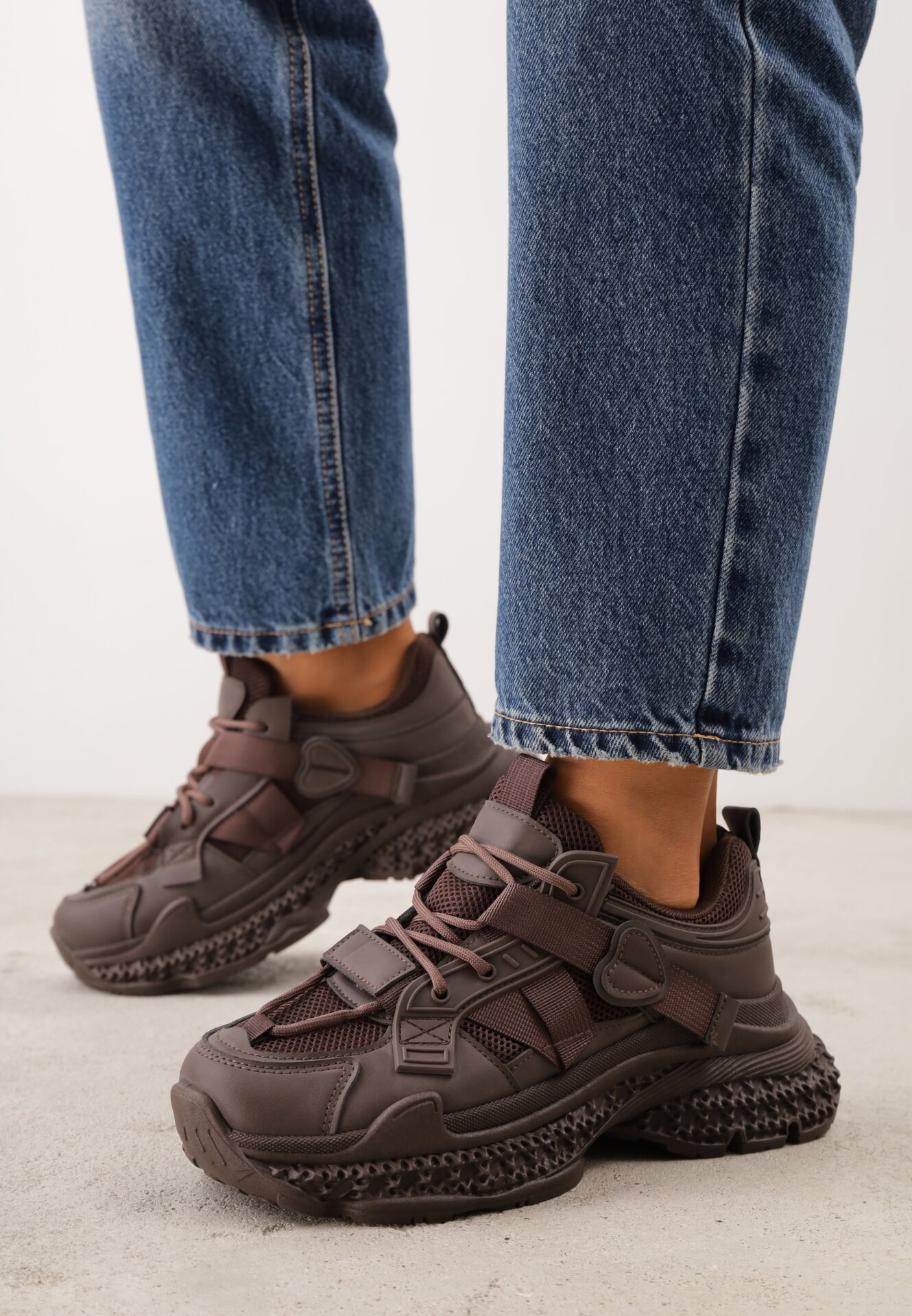 Sneakers pe talpă groasă cu embosări și aplicație în formă de inimă Farina Maro
