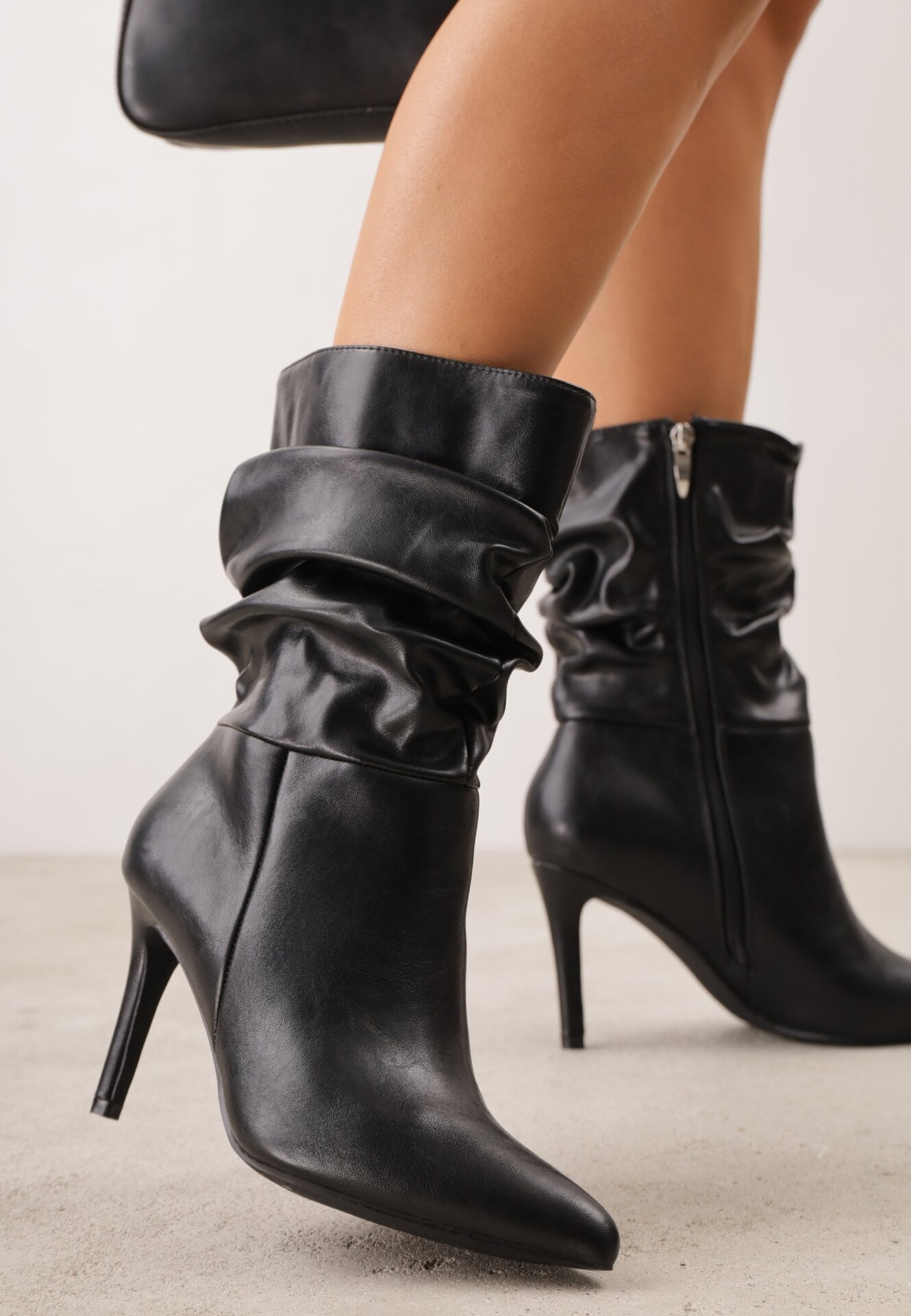 Botine cu toc stiletto și carâmb drapat, Uzani Negre