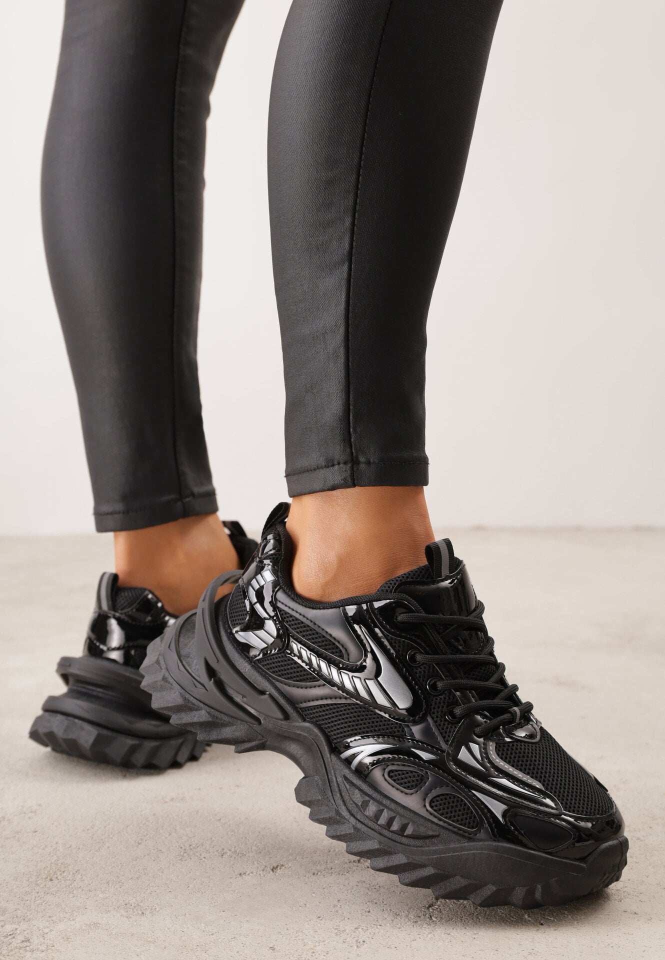 Sneakers Geometric pe talpă groasă embosată Alinia Negri