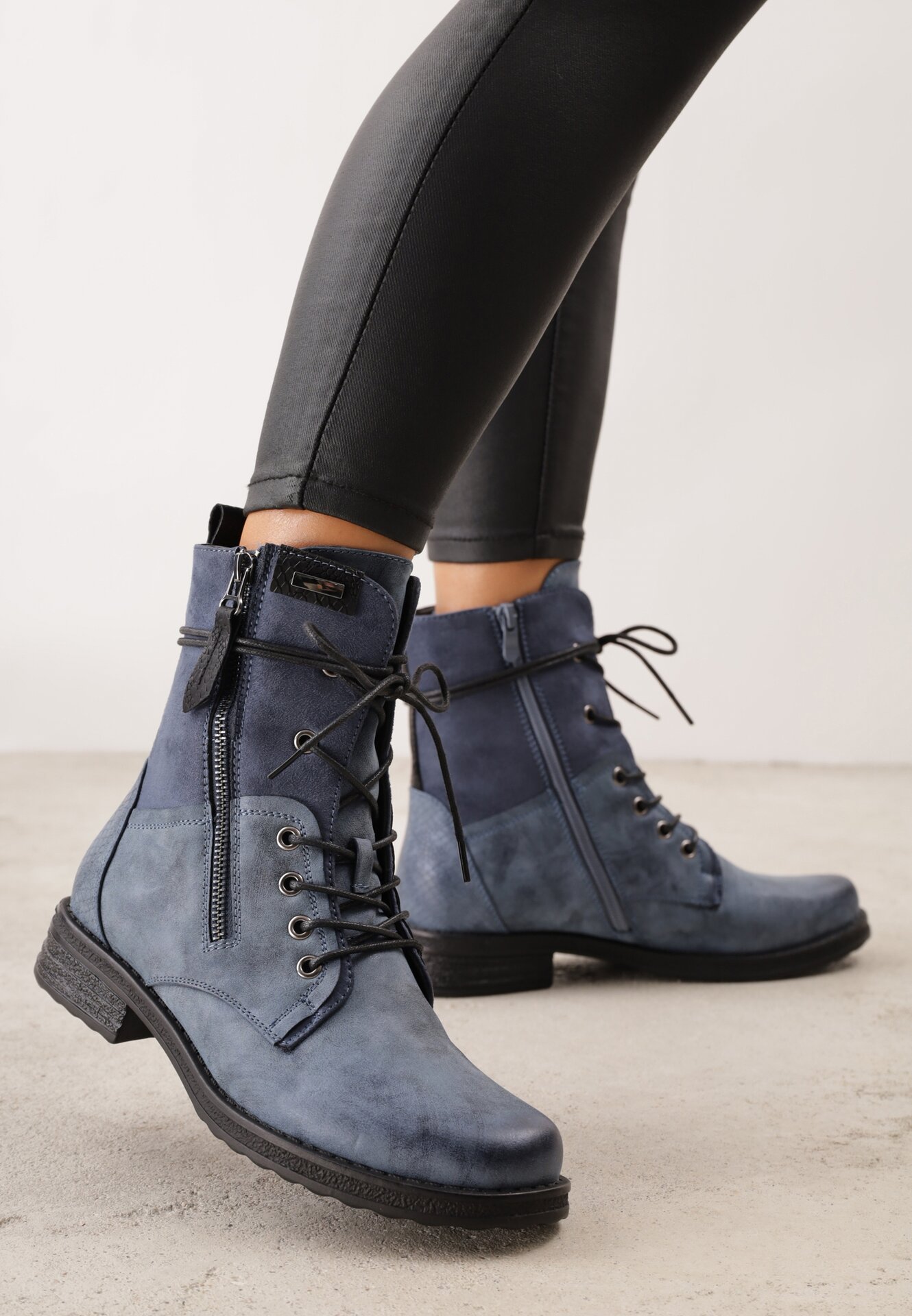 Botine Albastre