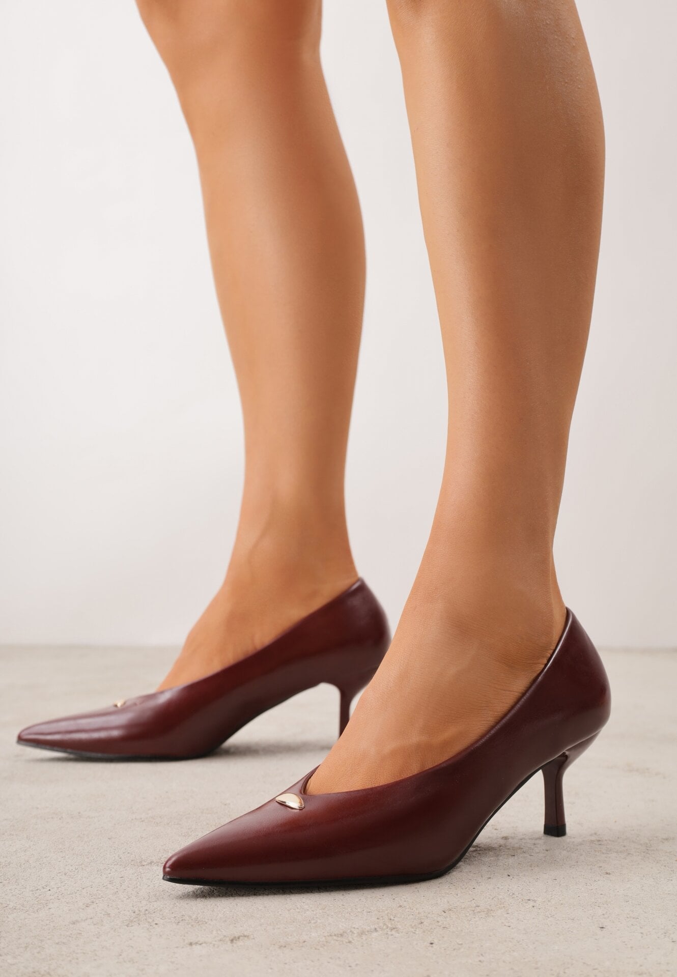 Pantofi stiletto cu toc kitten și aplicație metalică Calria Bordo