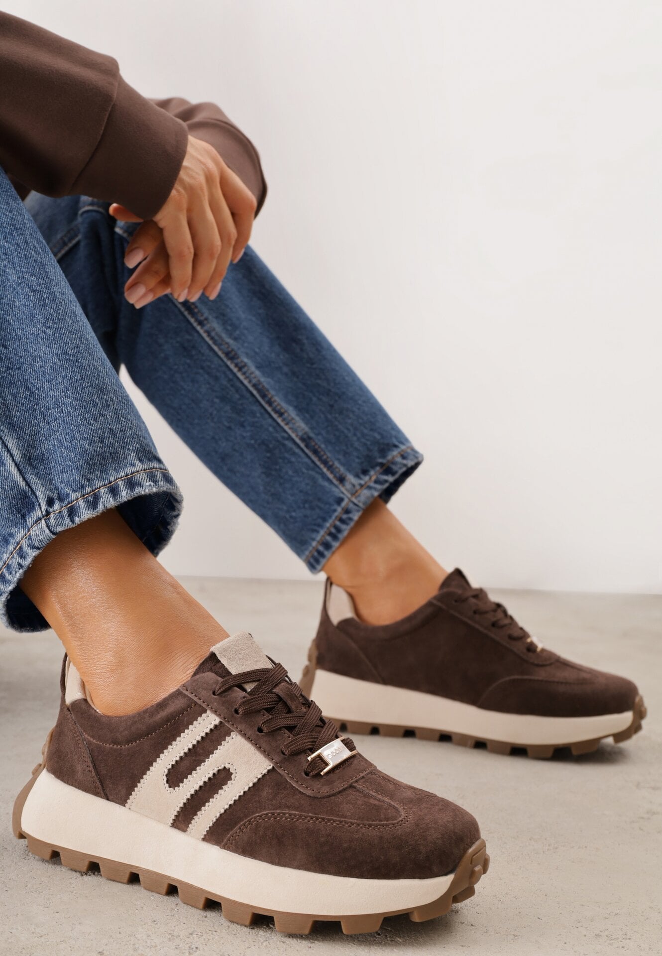 Sneakers din piele întoarsă pe talpă groasă cu profil Viassoa Maro