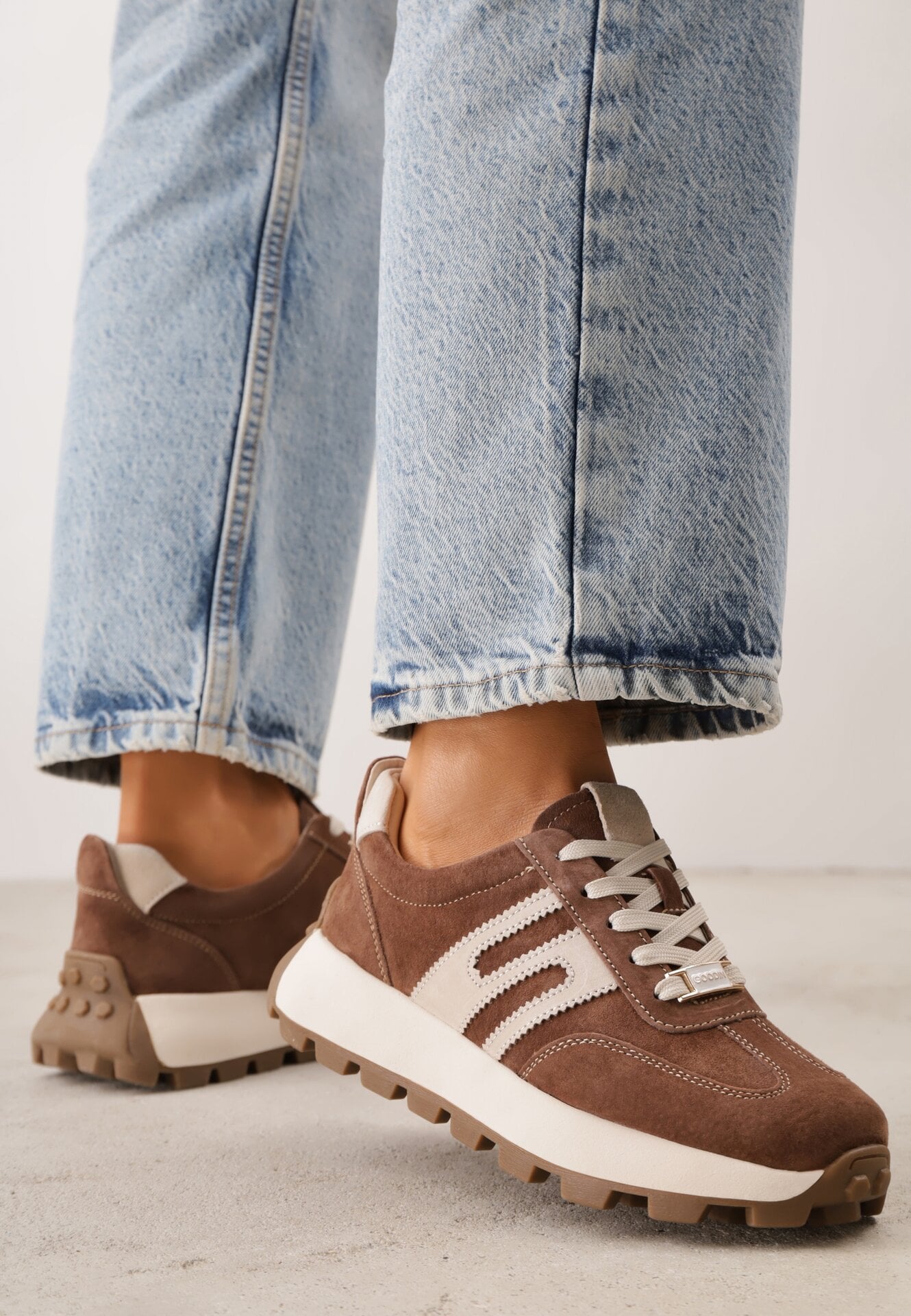 Sneakers din piele întoarsă pe talpă groasă cu profil Viassoa Maro