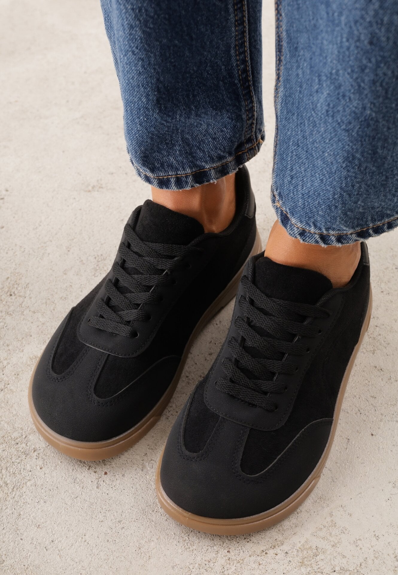 Sneakers cu talpă de cauciuc și vârf larg Arlenia Negri