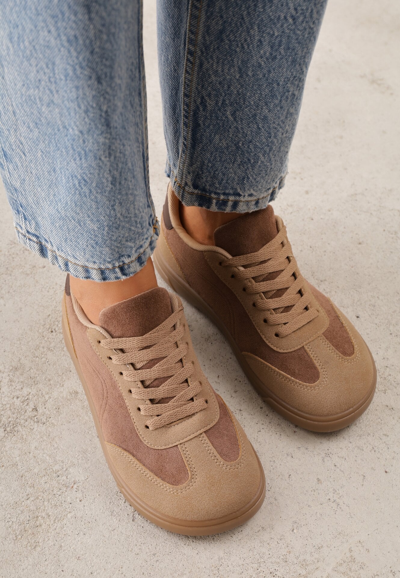 Sneakers cu talpă de cauciuc și vârf larg Arlenia Bej închis