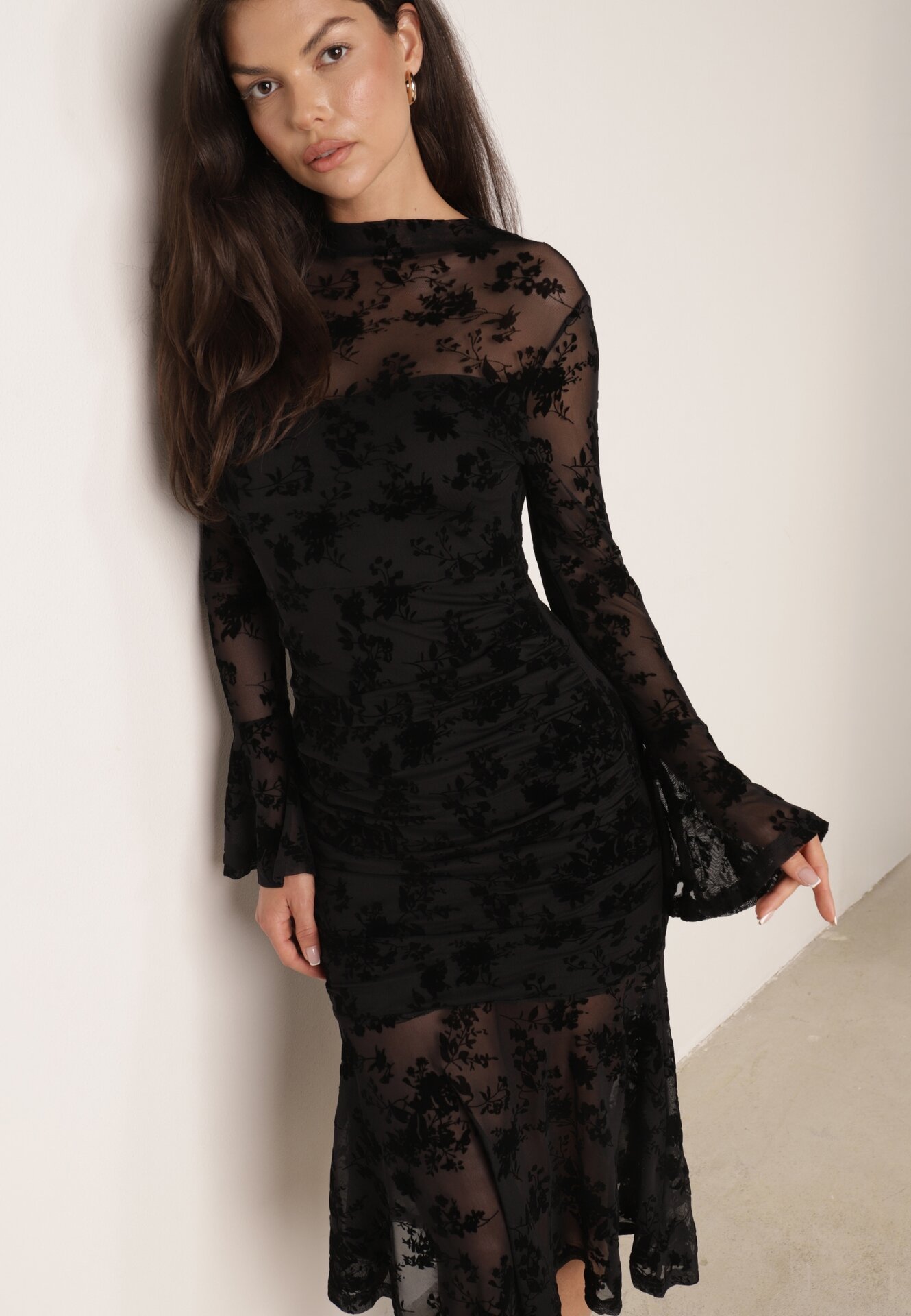 Rochie de seară din dantelă cu fronseu și mâneci evazate Blakeli Neagră