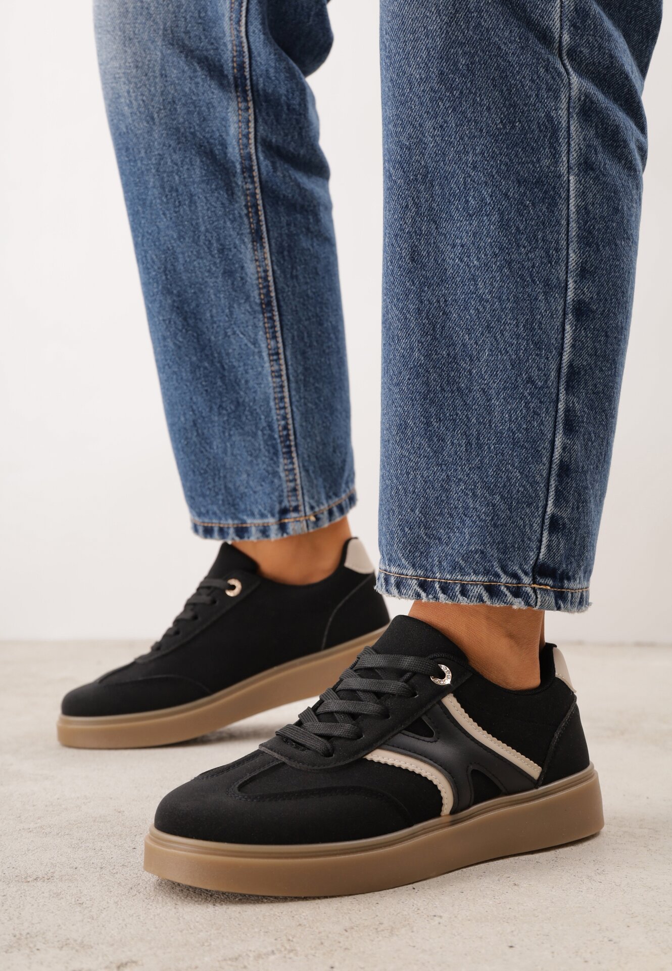 Sneakers Casual din imitație de piele întoarsă cu inserții decorative pe lateralul feței, Ellasia Negri