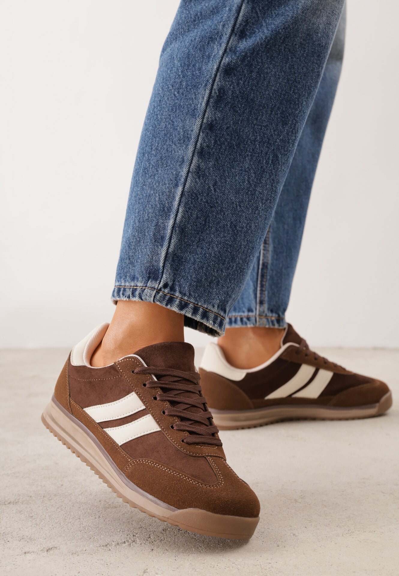 Sneakers retro cu cusături decorative Hallieta Maro